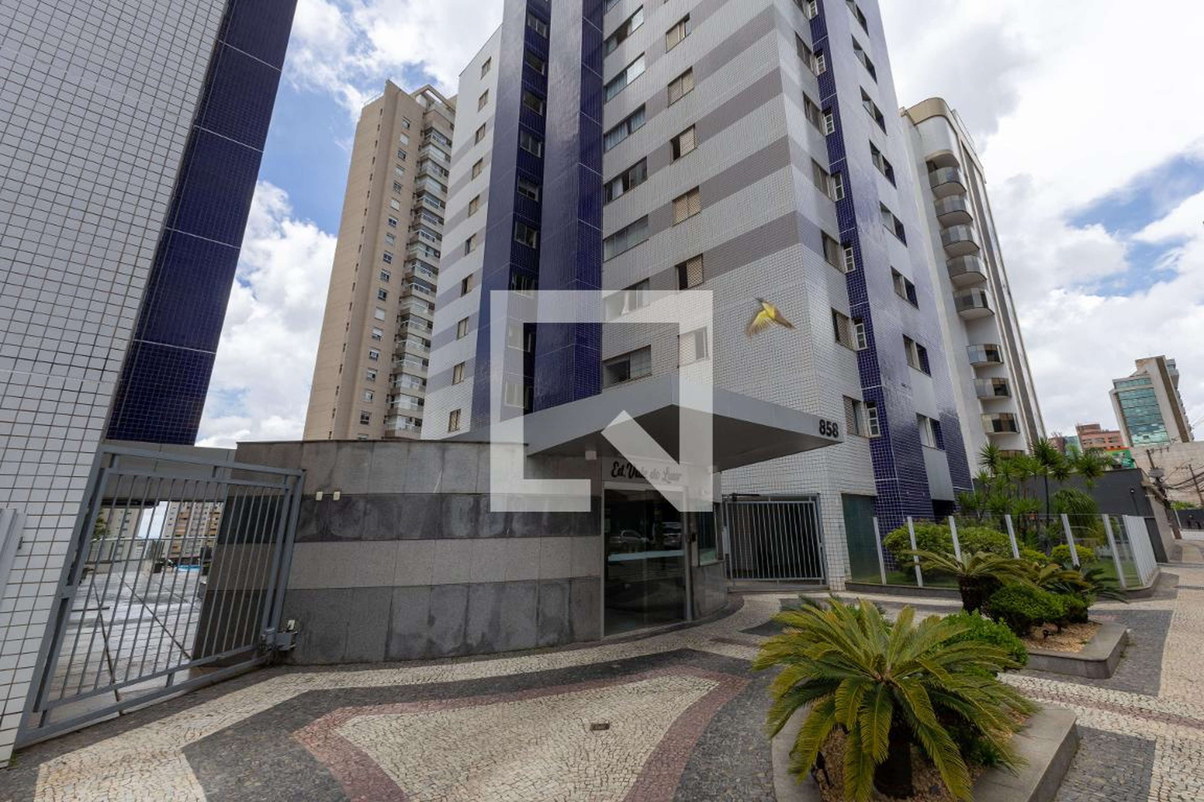 Fachada Condomínio em Alameda Oscar Niemeyer, 304