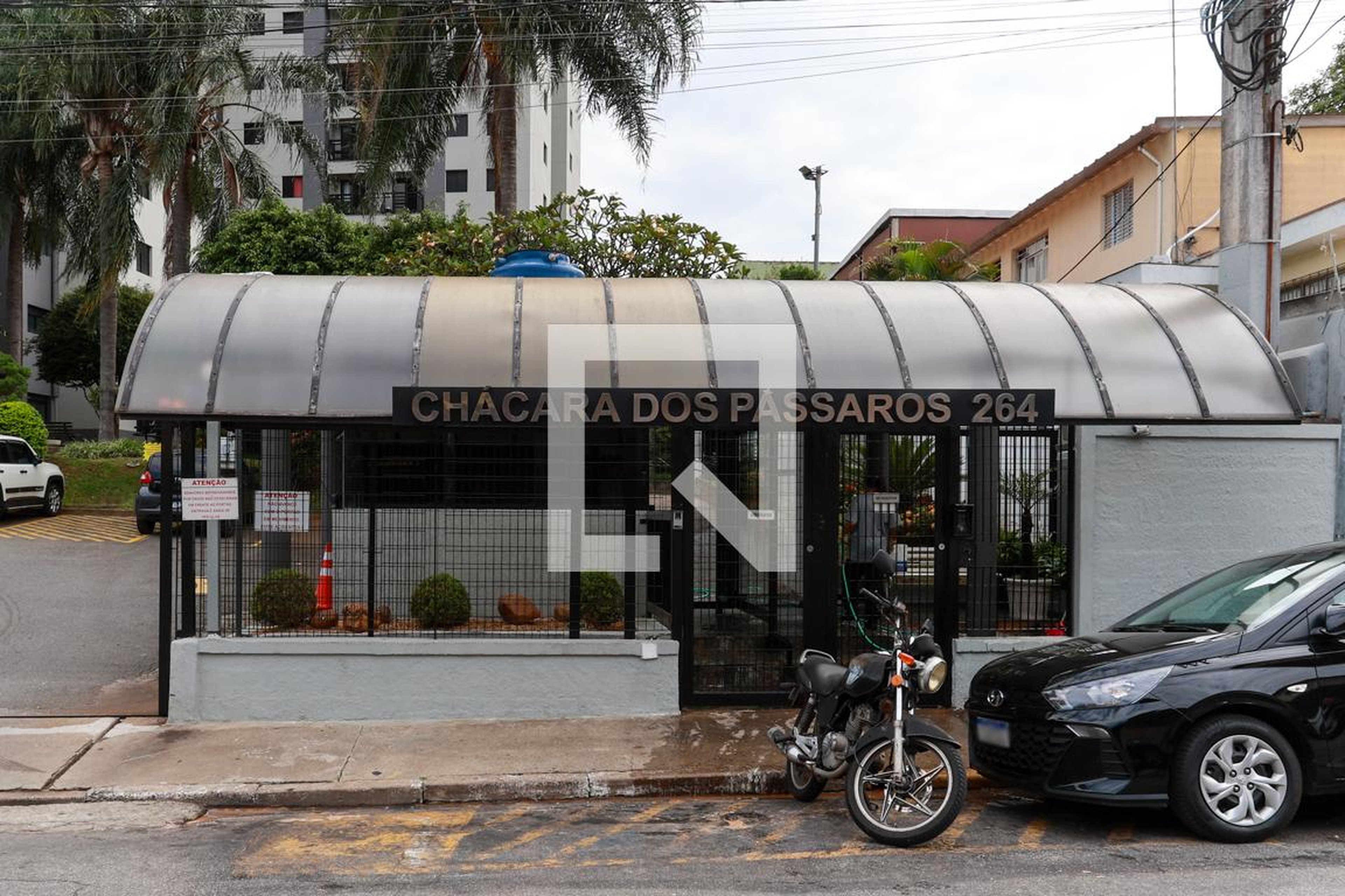 Fachada do condomínio Condomínio Chácara dos Pássaros