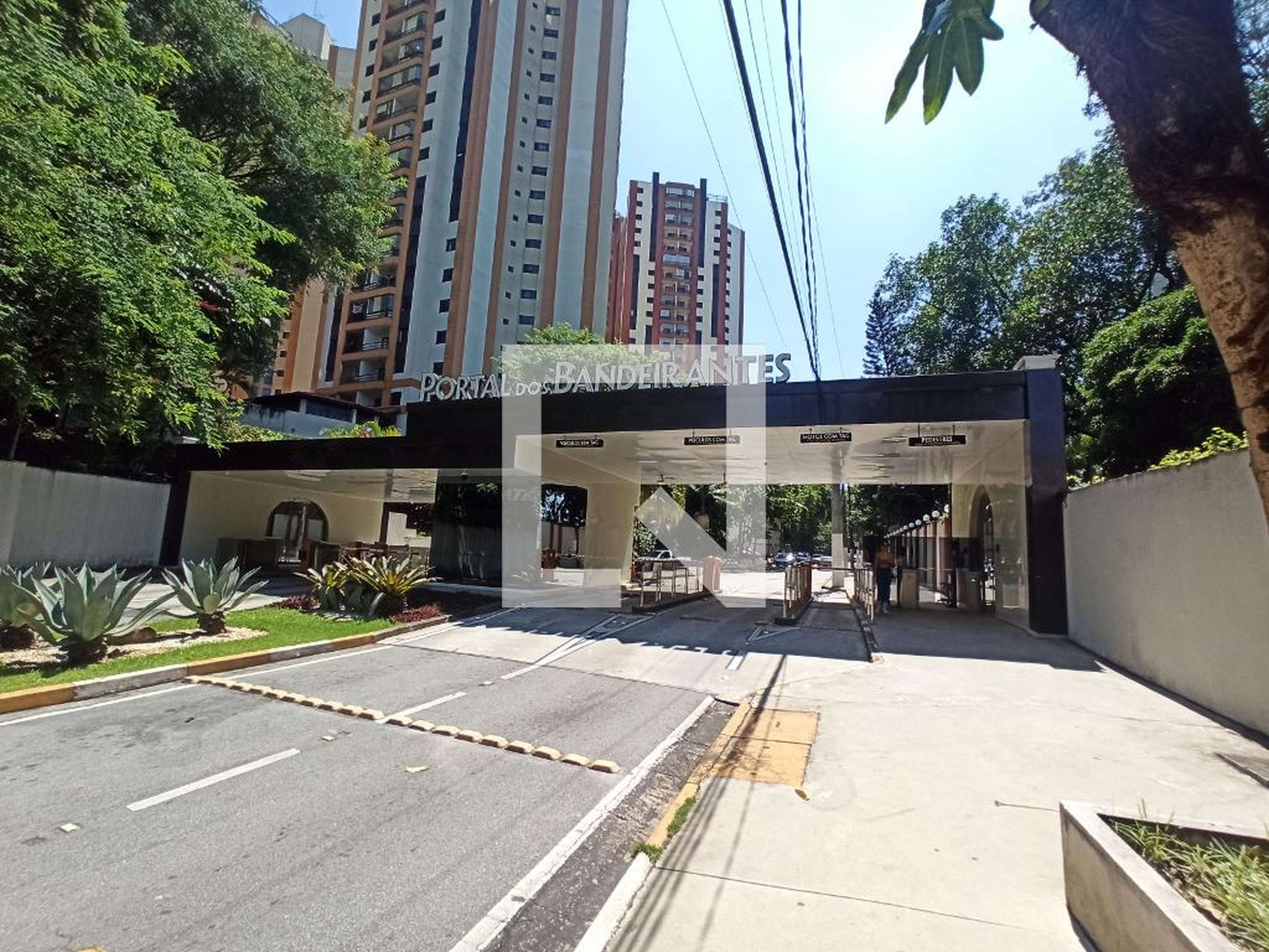 Fachada do Prédio Condomínio Portal dos Bandeirantes