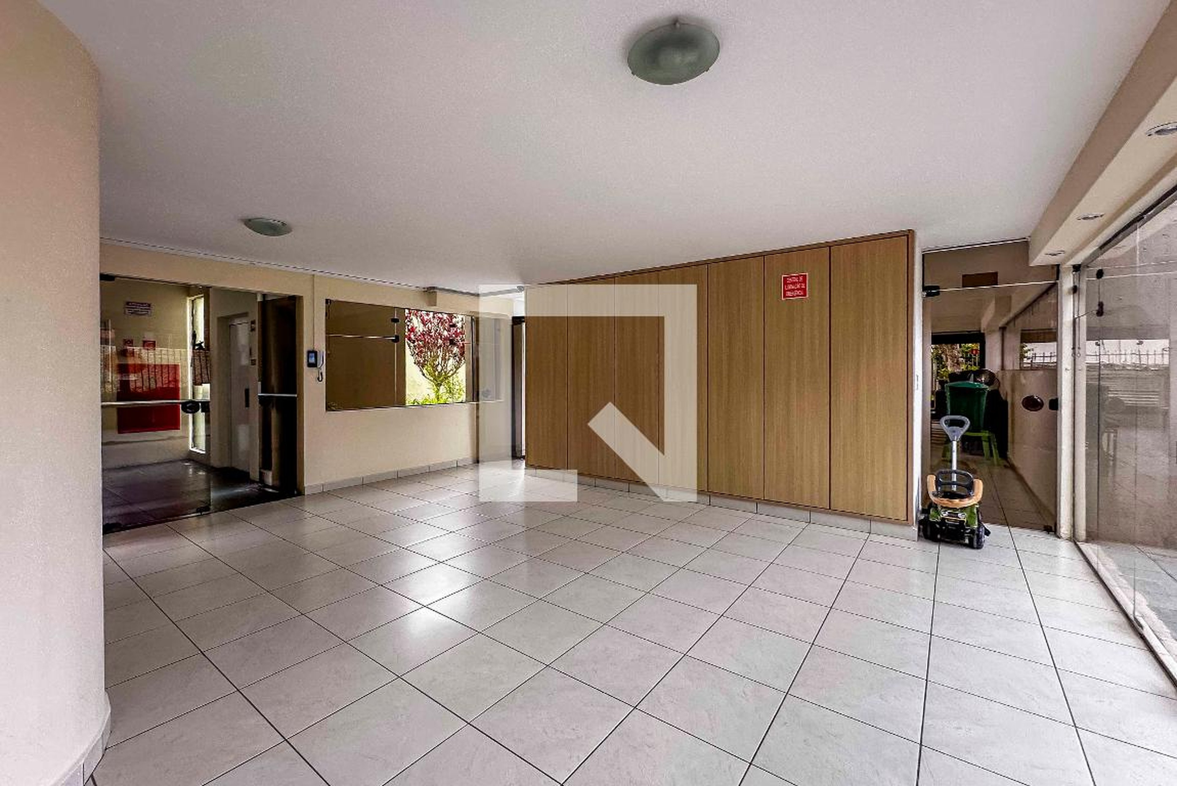 Hall de entrada Condomínio em Rua São José Operário, 484