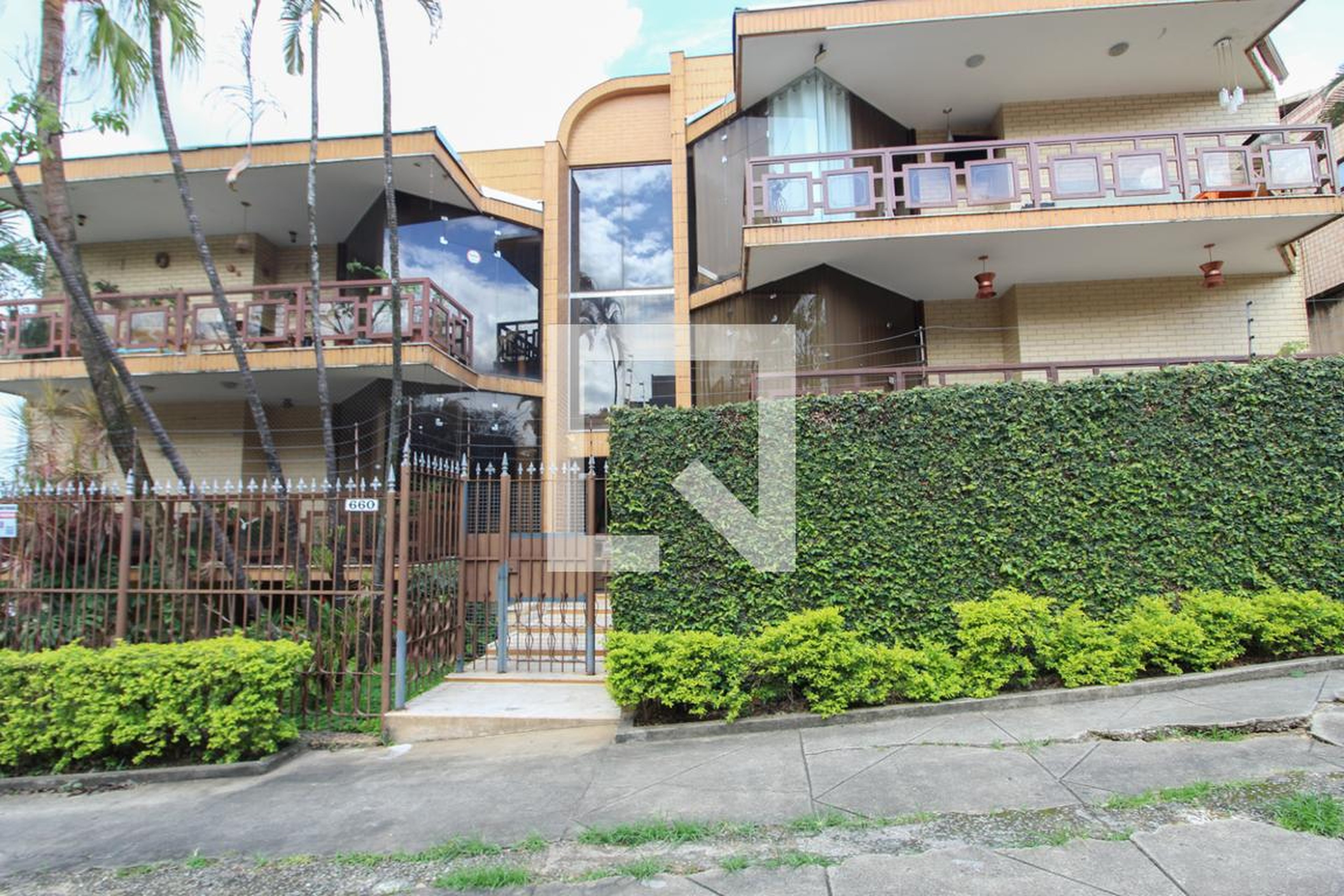 Fachada Condomínio em Rua dos Estados, 660