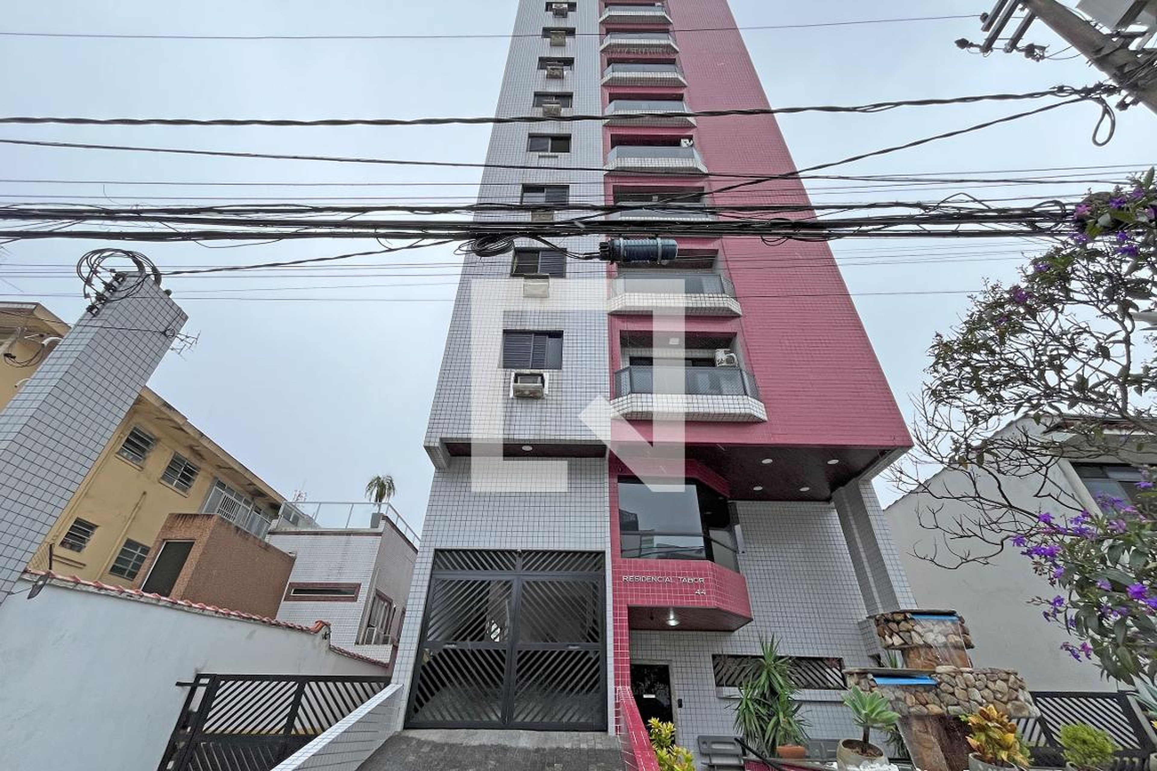 Fachada Condomínio em Rua João Caetano, 44