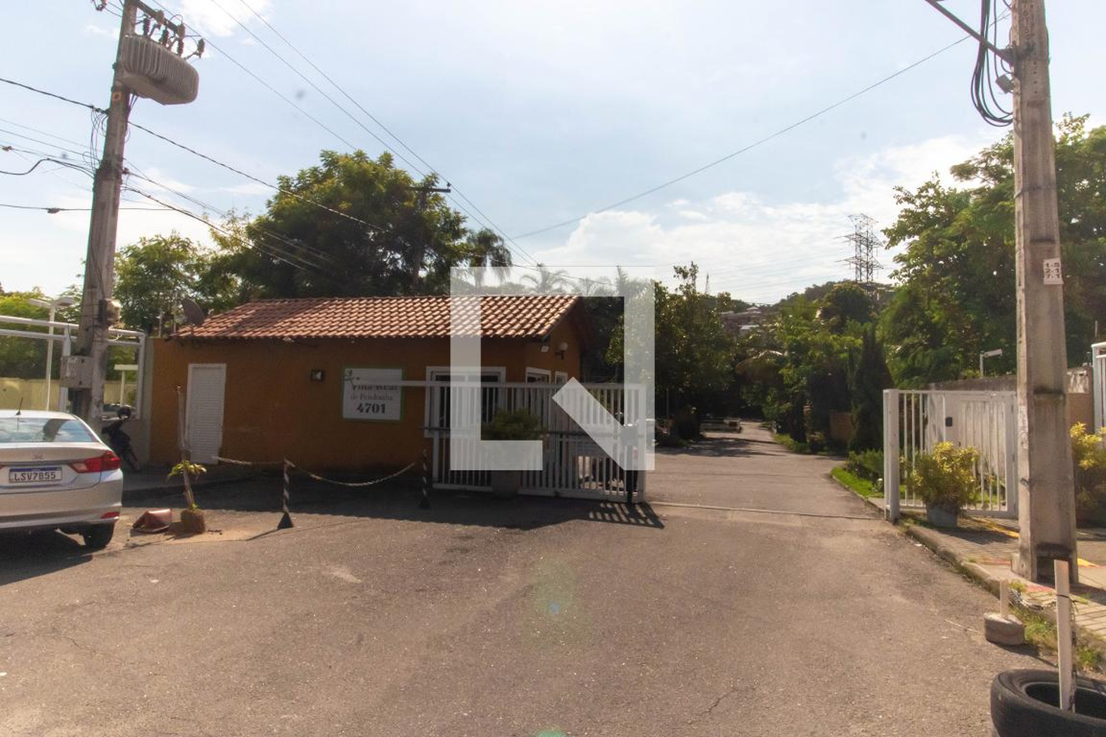 Fachada Condomínio em Estrada Caetano Monteiro, 4701