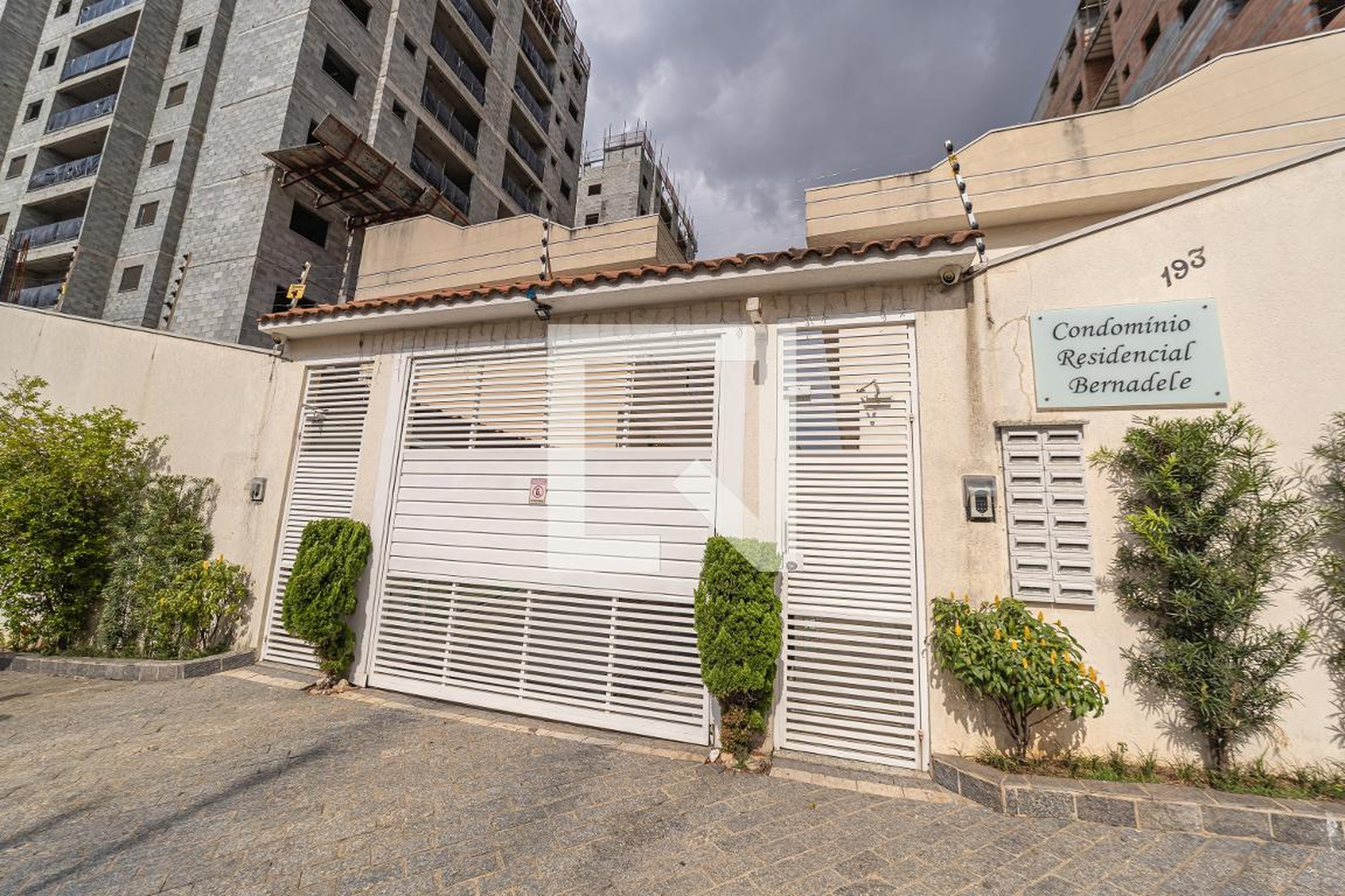 Fachada Condomínio em Rua Bernadelle, 183