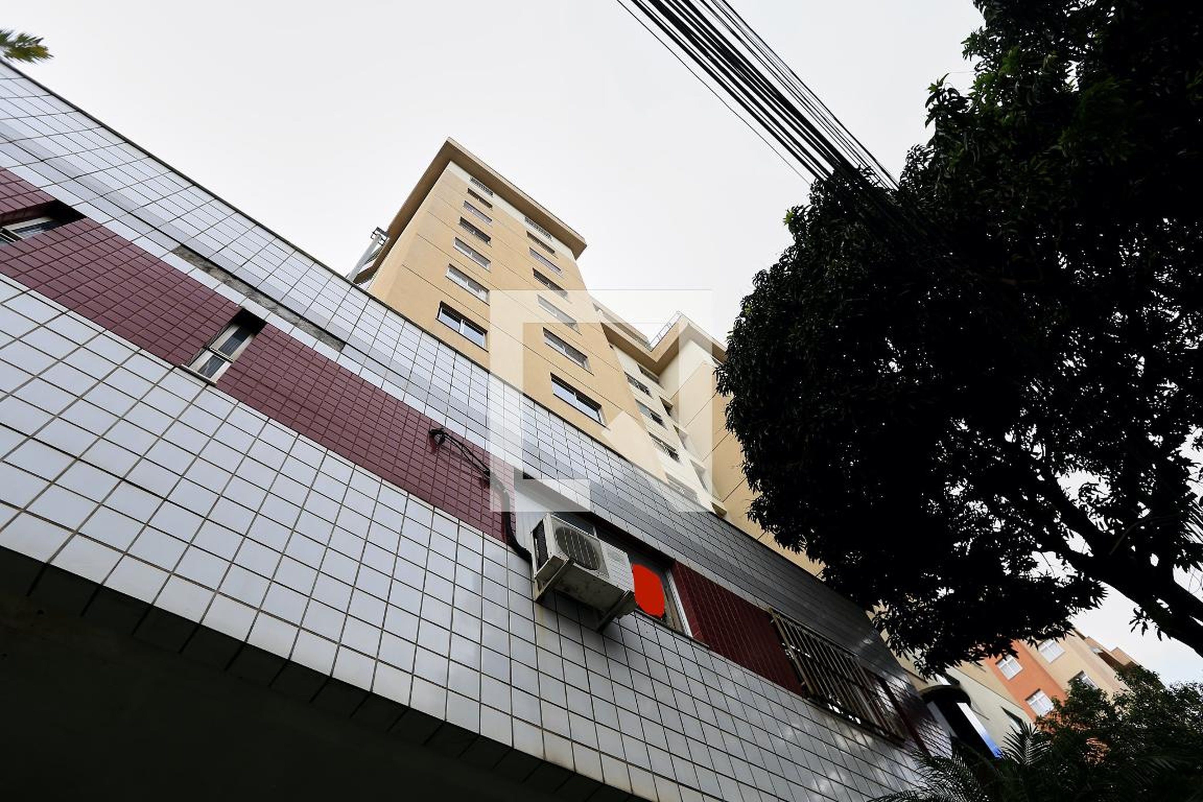Fachada Condomínio em Rua Serravite, 222