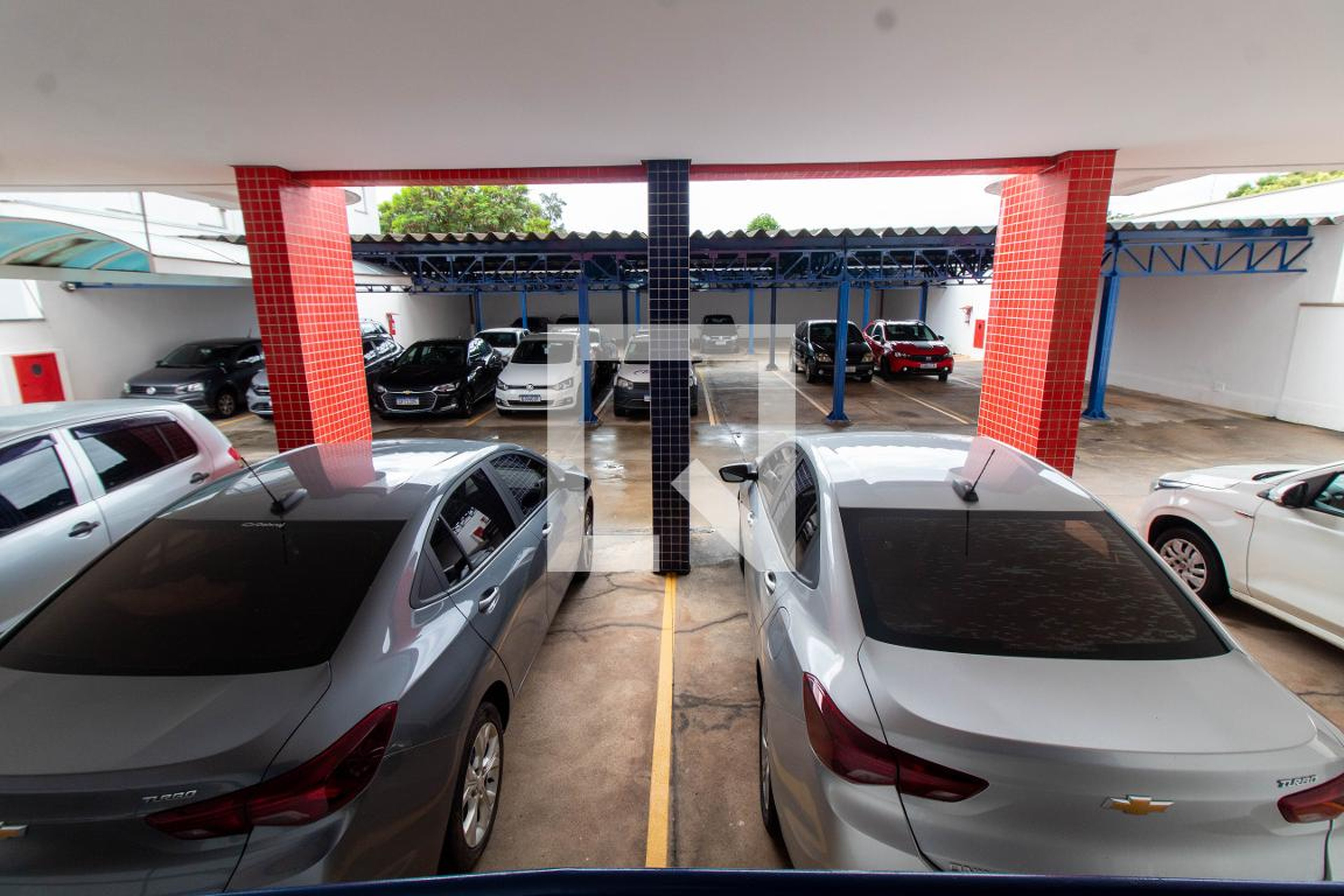 ESTACIONAMENTO - Ilha de Corsega