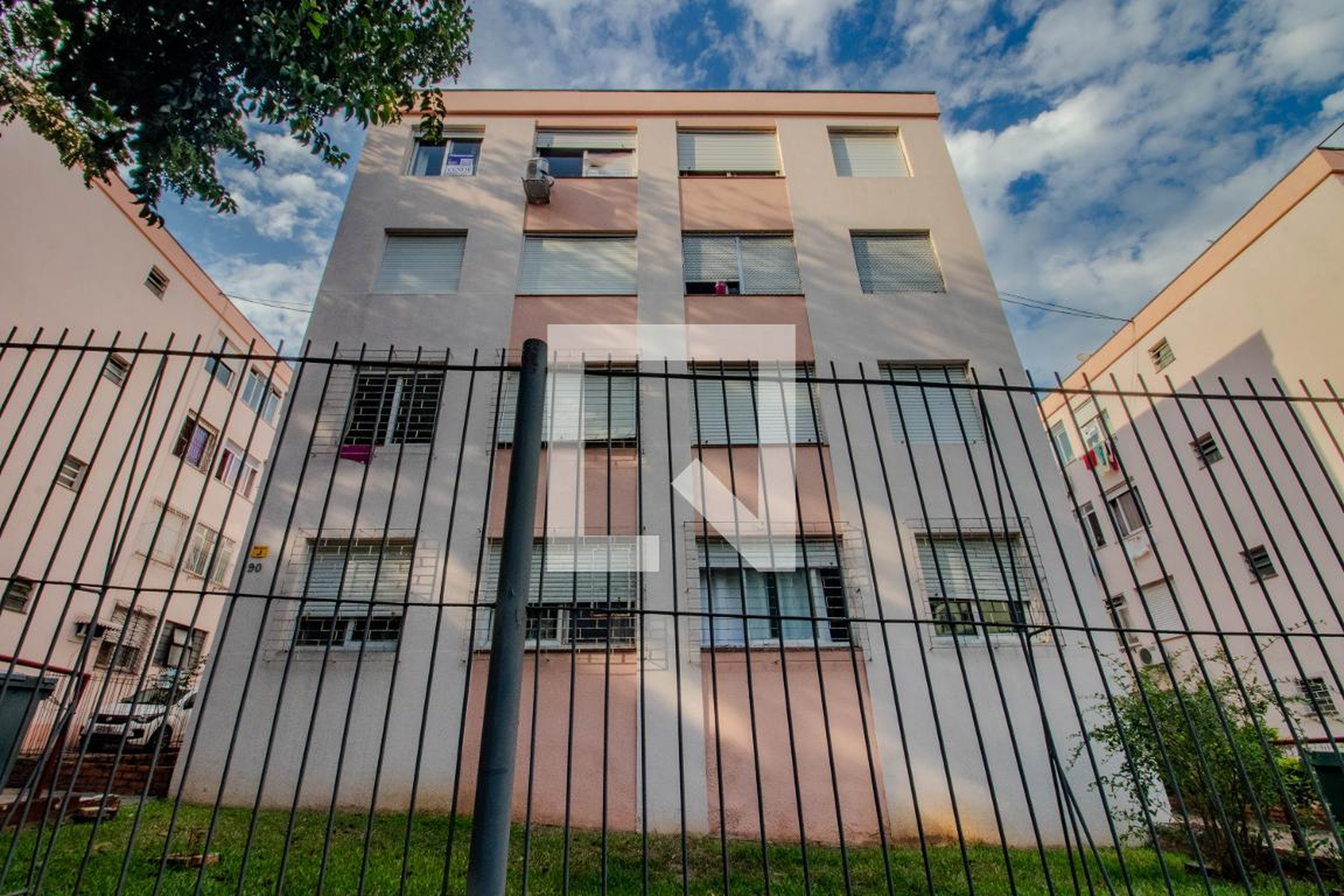 Fachada Condomínio em Rua Carlos Estevão, 90