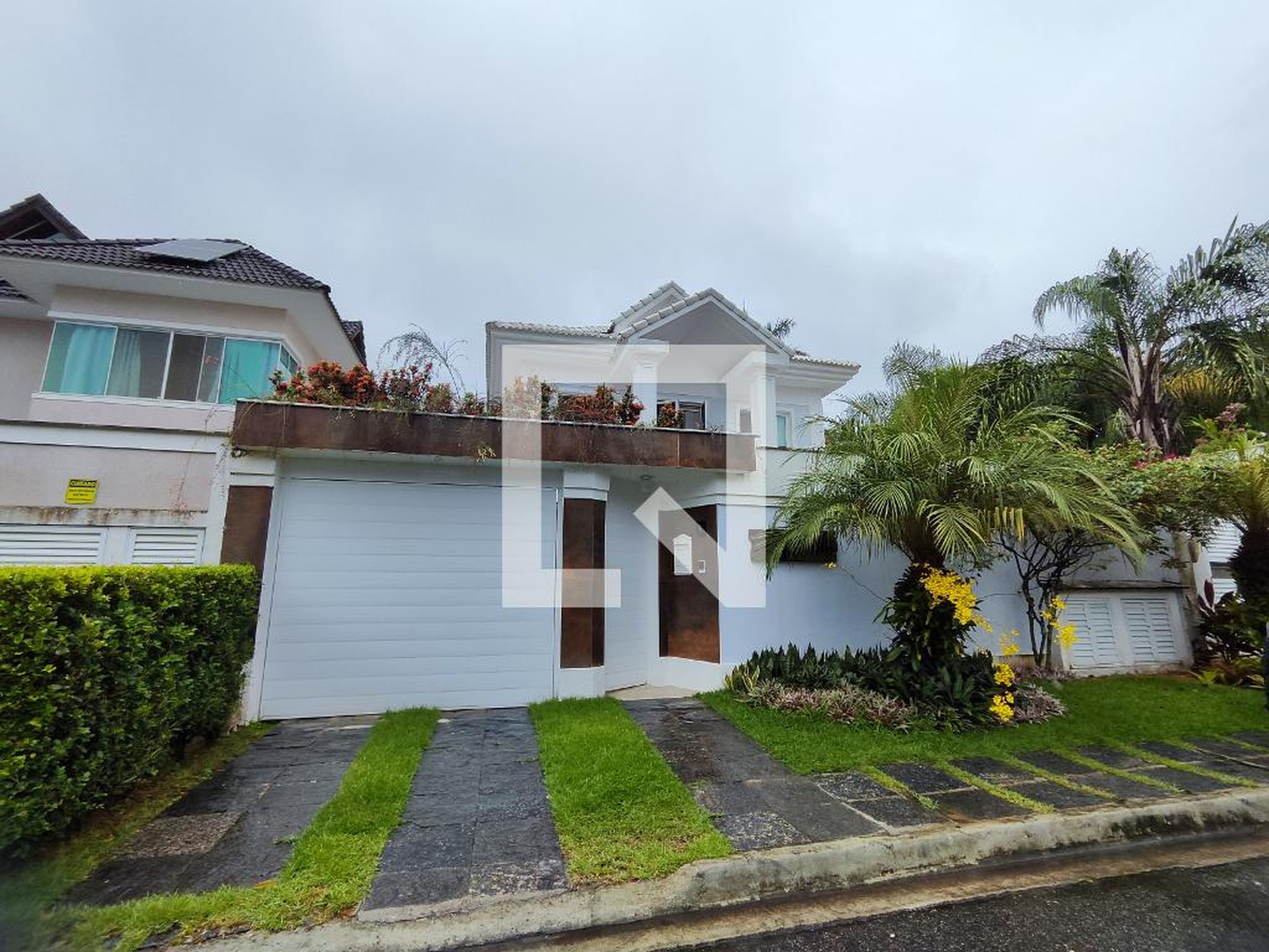 Fachada Condomínio em Rua Antônio Virzi, 10