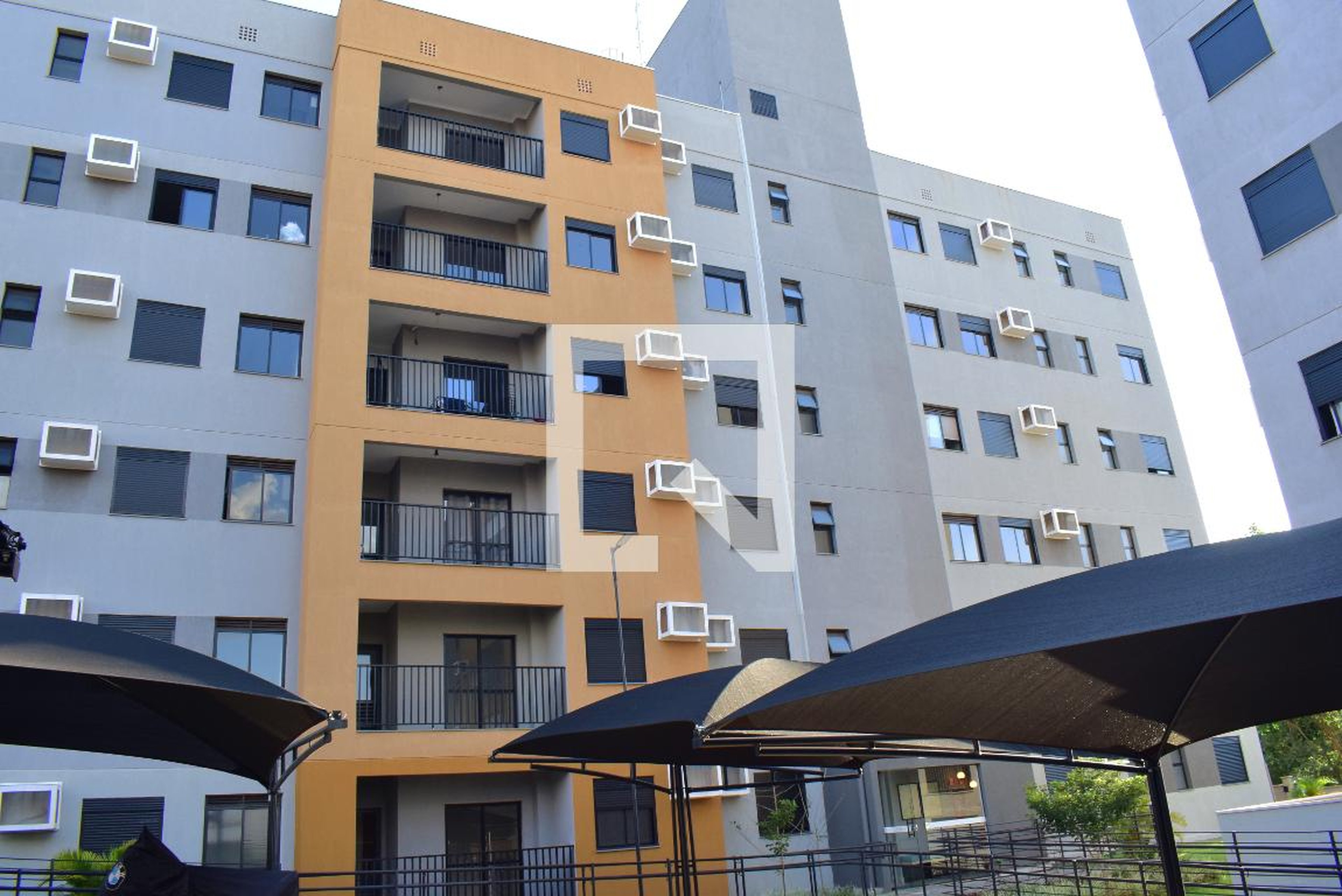 Fachada Condomínio em Rua Gustavo de Souza Oliveira, 756