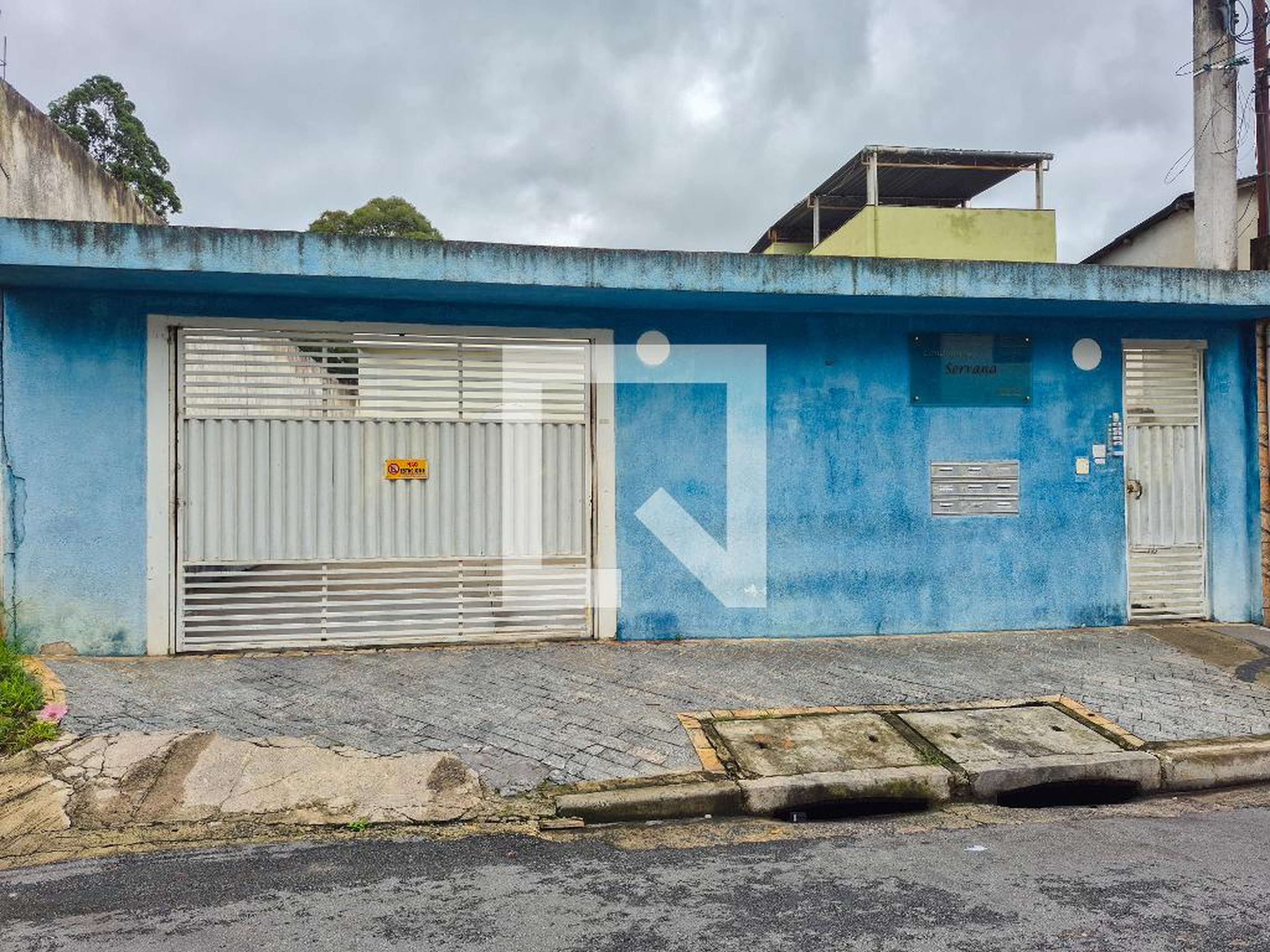 Fachada Condomínio em Rua Serrana, 541