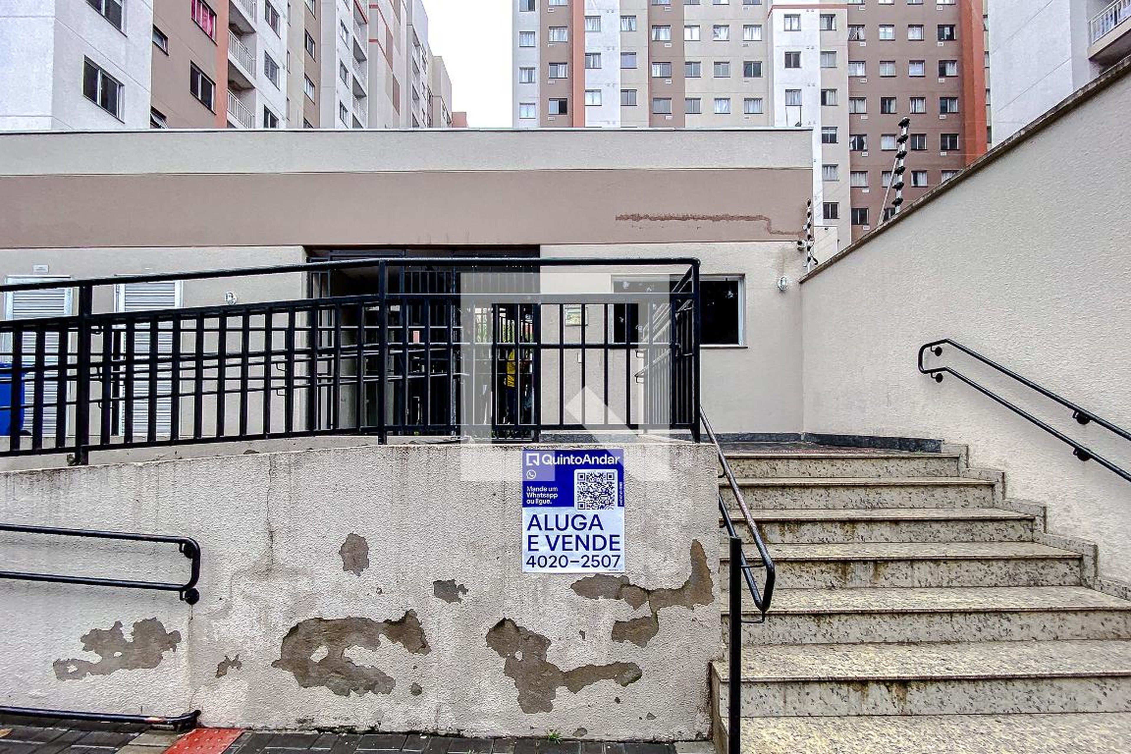 Fachada Condomínio em Rua Azurita, 48