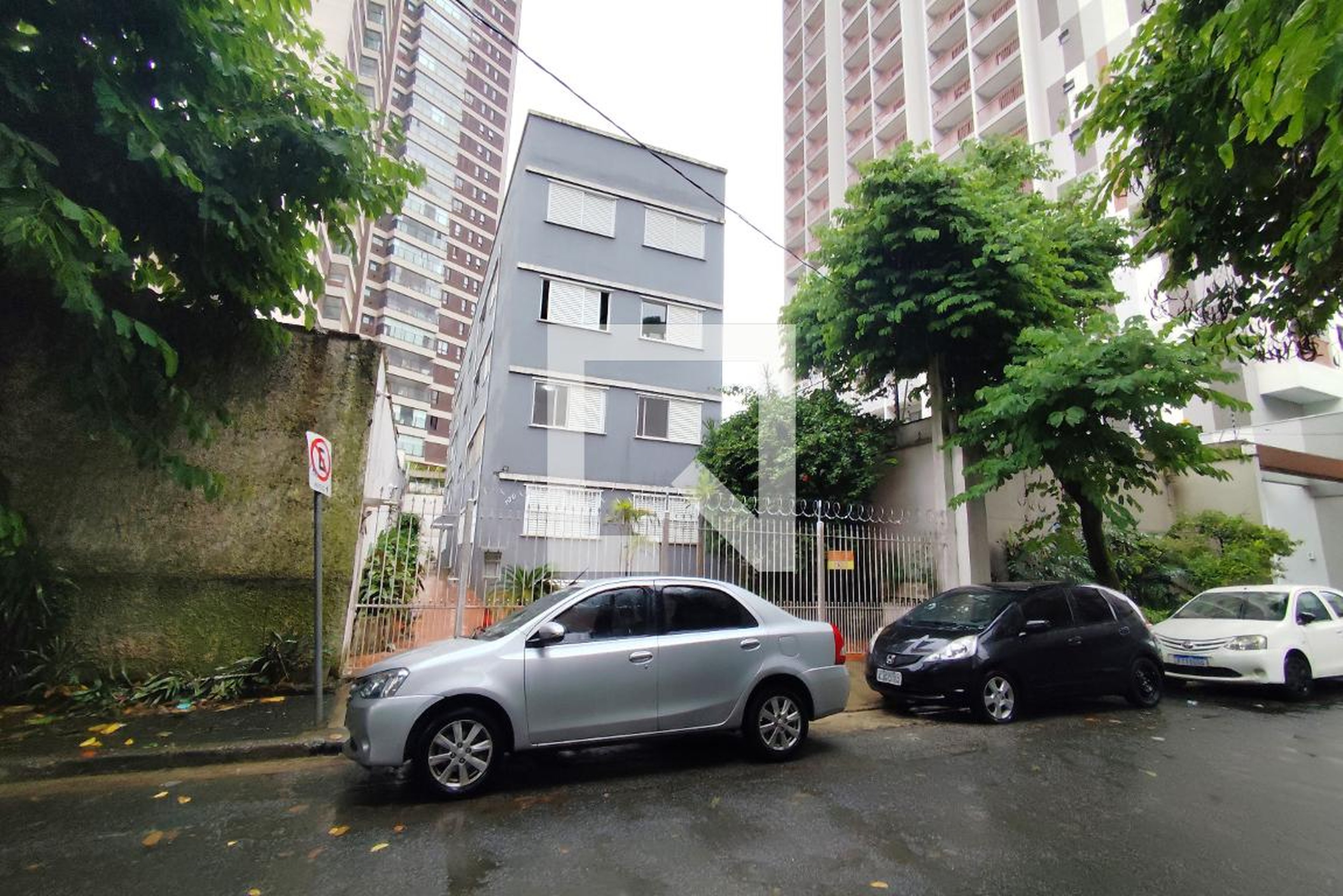 Fachada Condomínio em Rua Cacilda Becker, 130