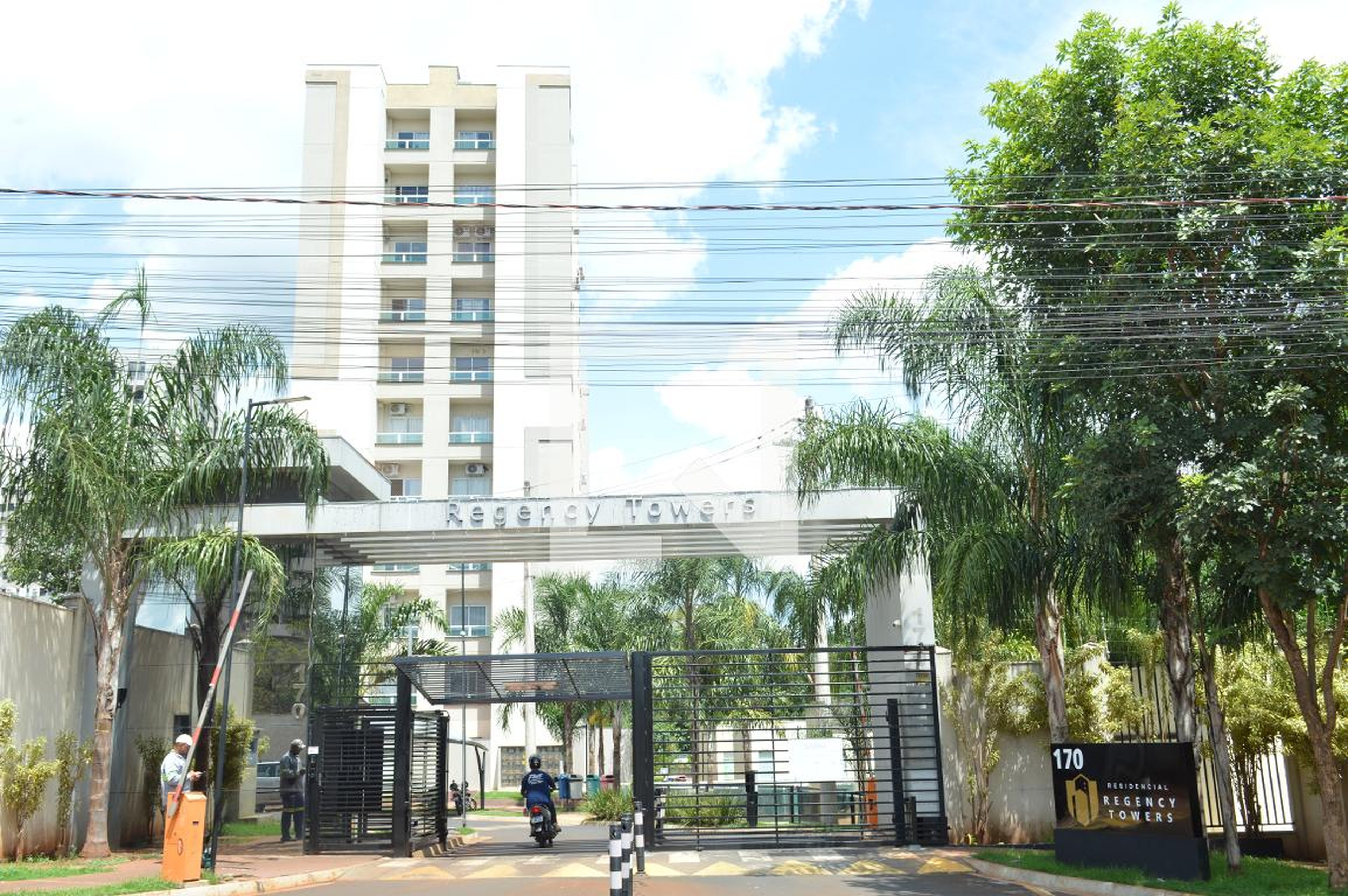Fachada do Prédio Condomínio Regency Towers