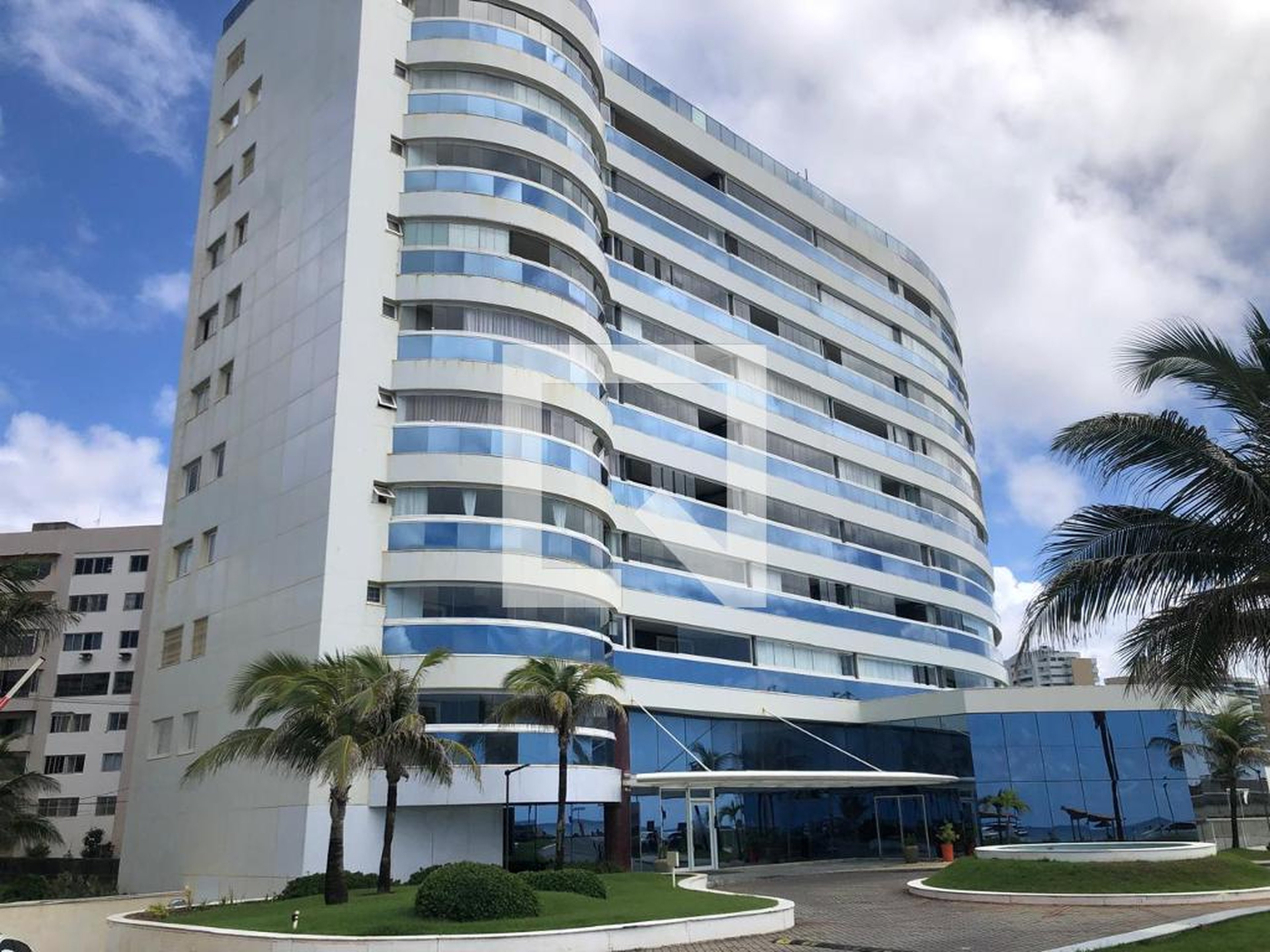 Fachada Condomínio em Avenida Octávio Mangabeira, 38