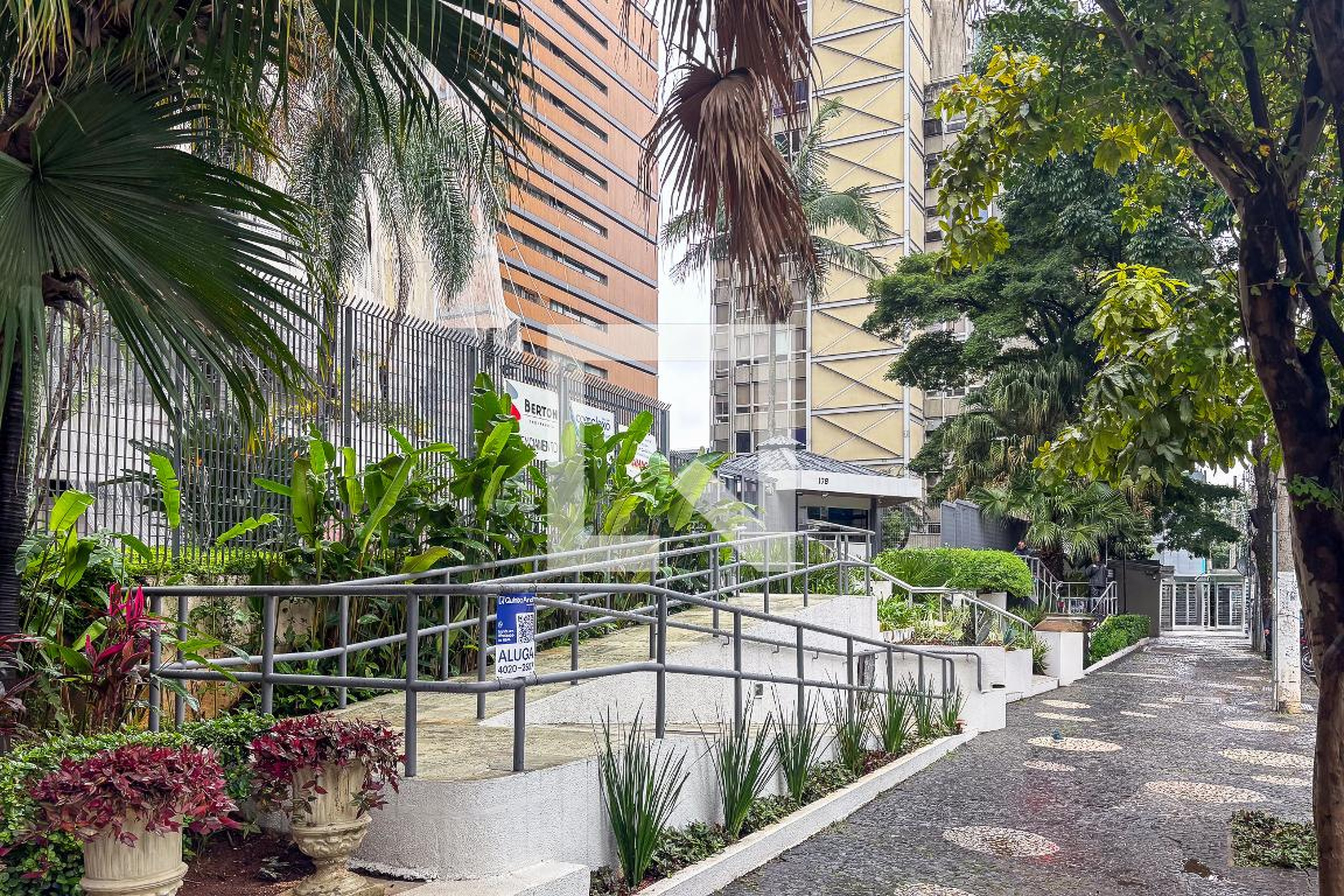 fachada do predio Condomínio Morada Das Torres Do Sol