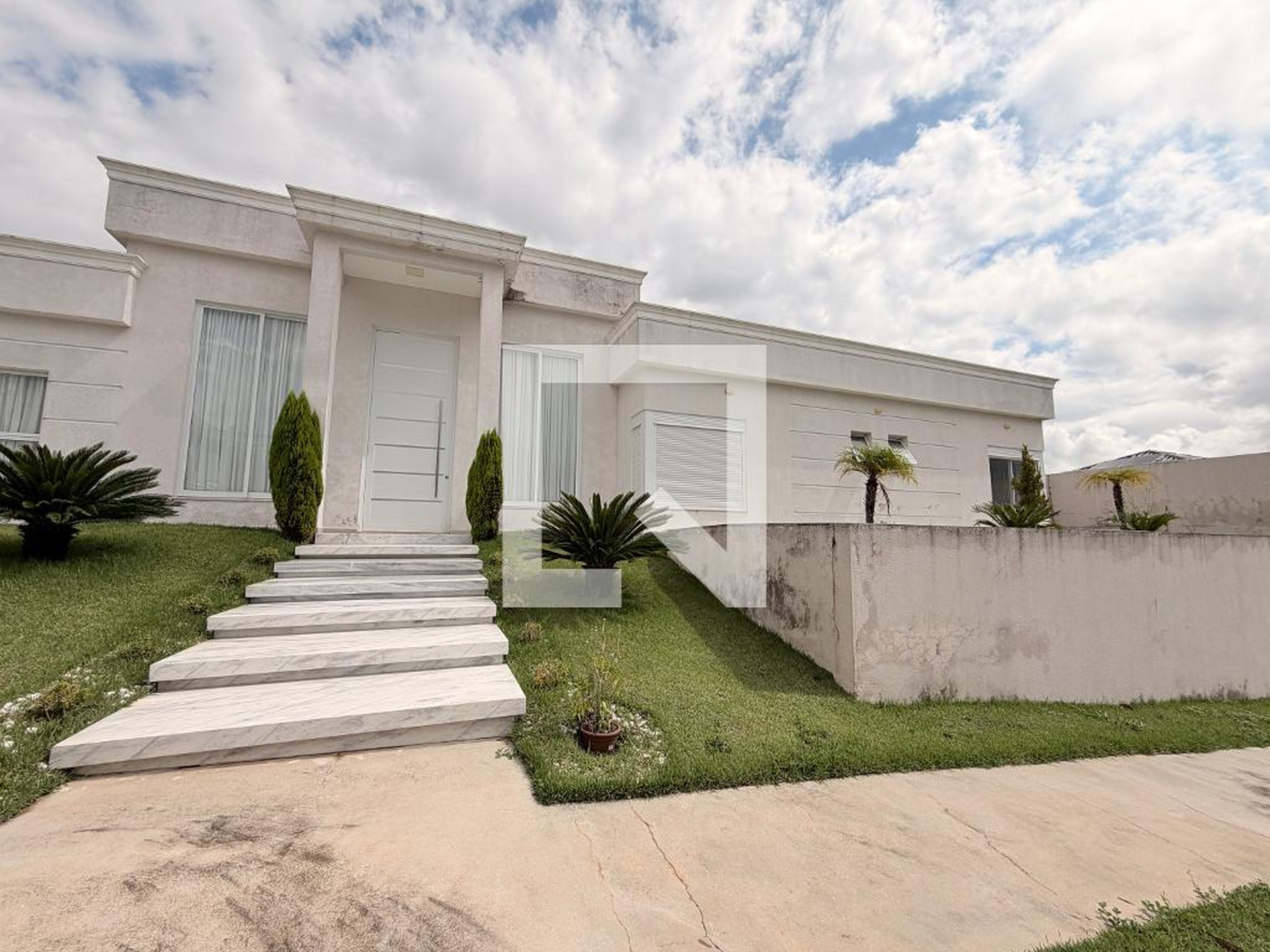 Fachada Condomínio em Rua Francisco Xavier da Silva, 320