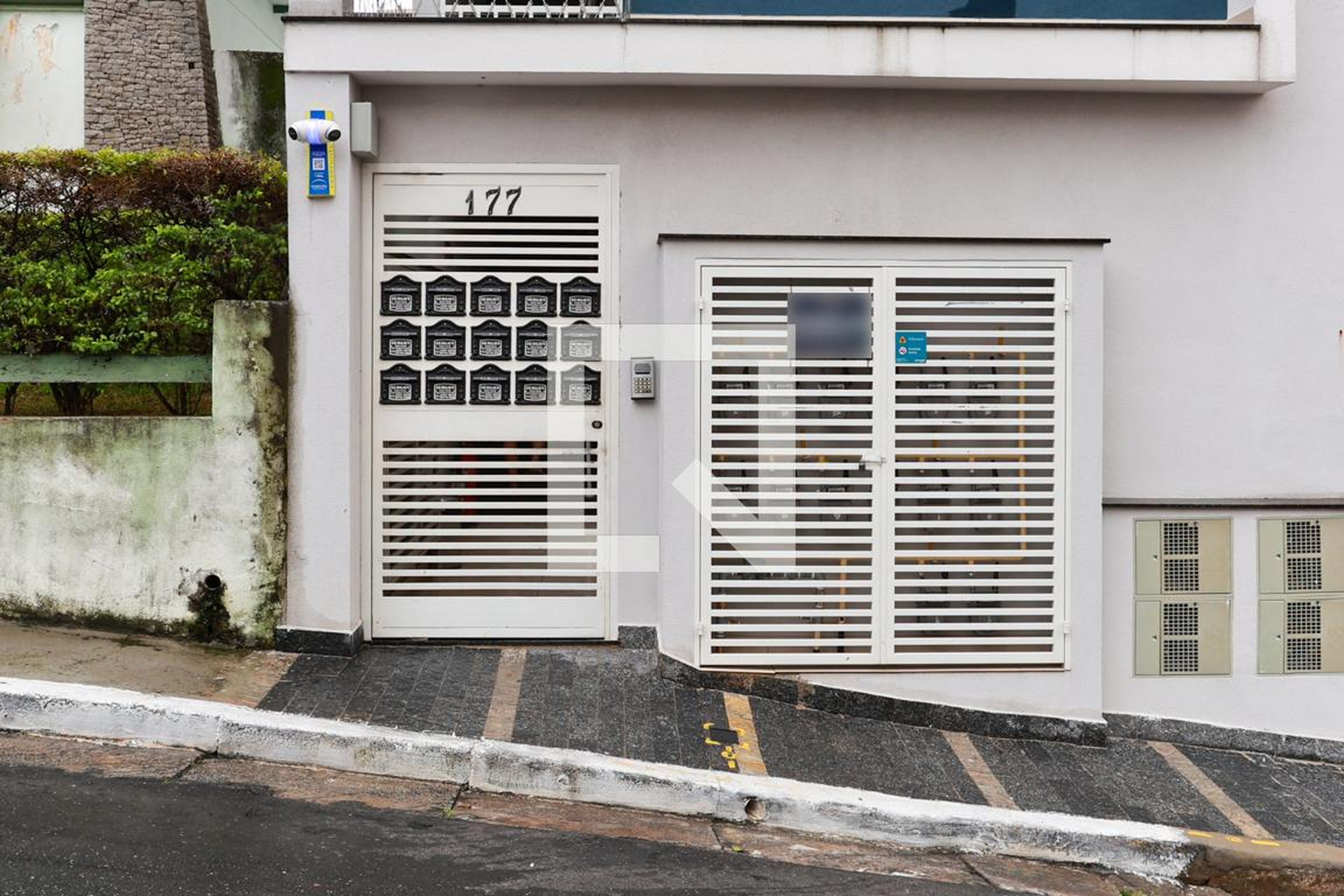 Fachada do condomínio Condomínio em Rua Lagoa Verde, 177