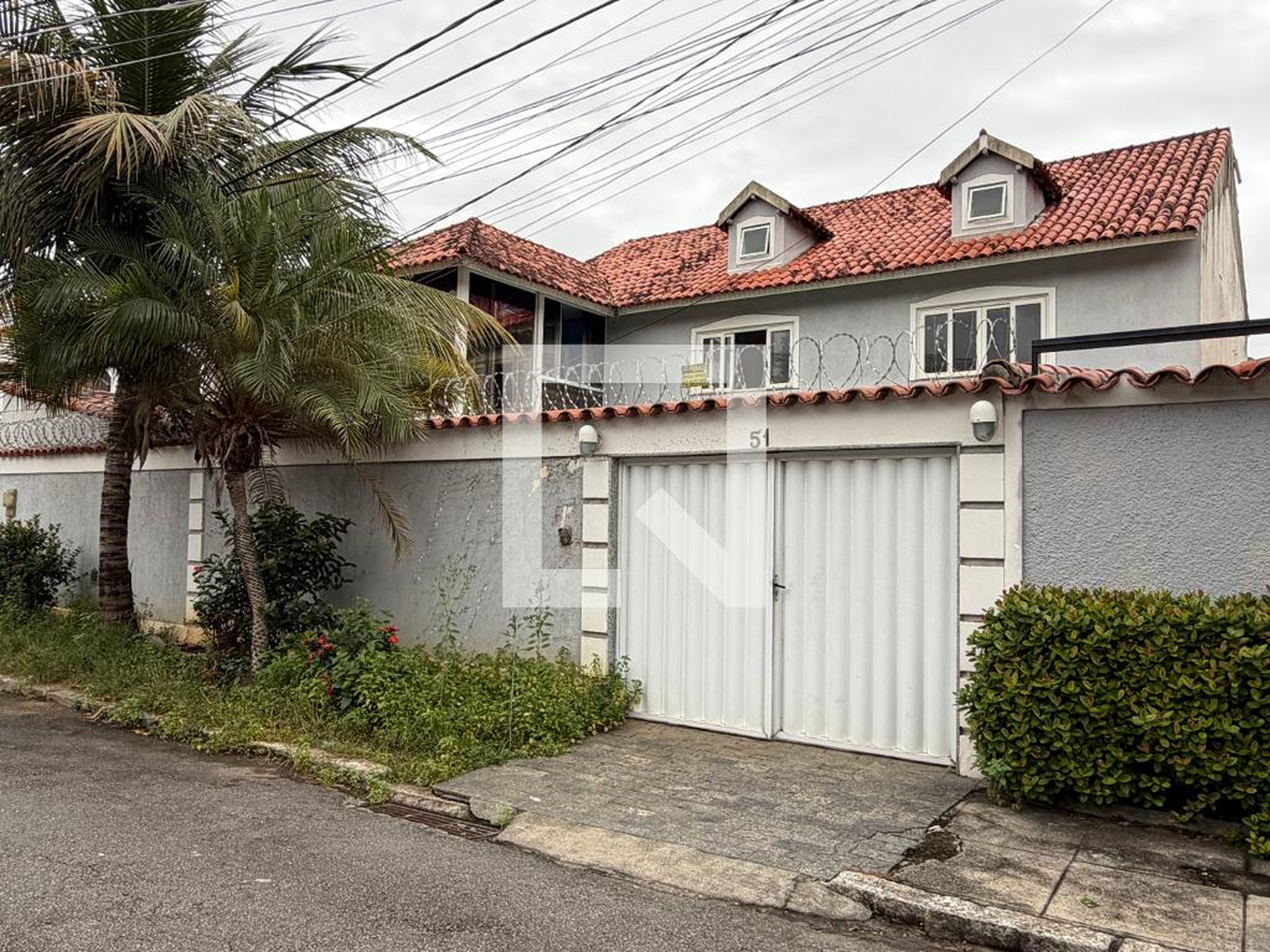 Fachada Condomínio em Estrada Meringuava, 1402