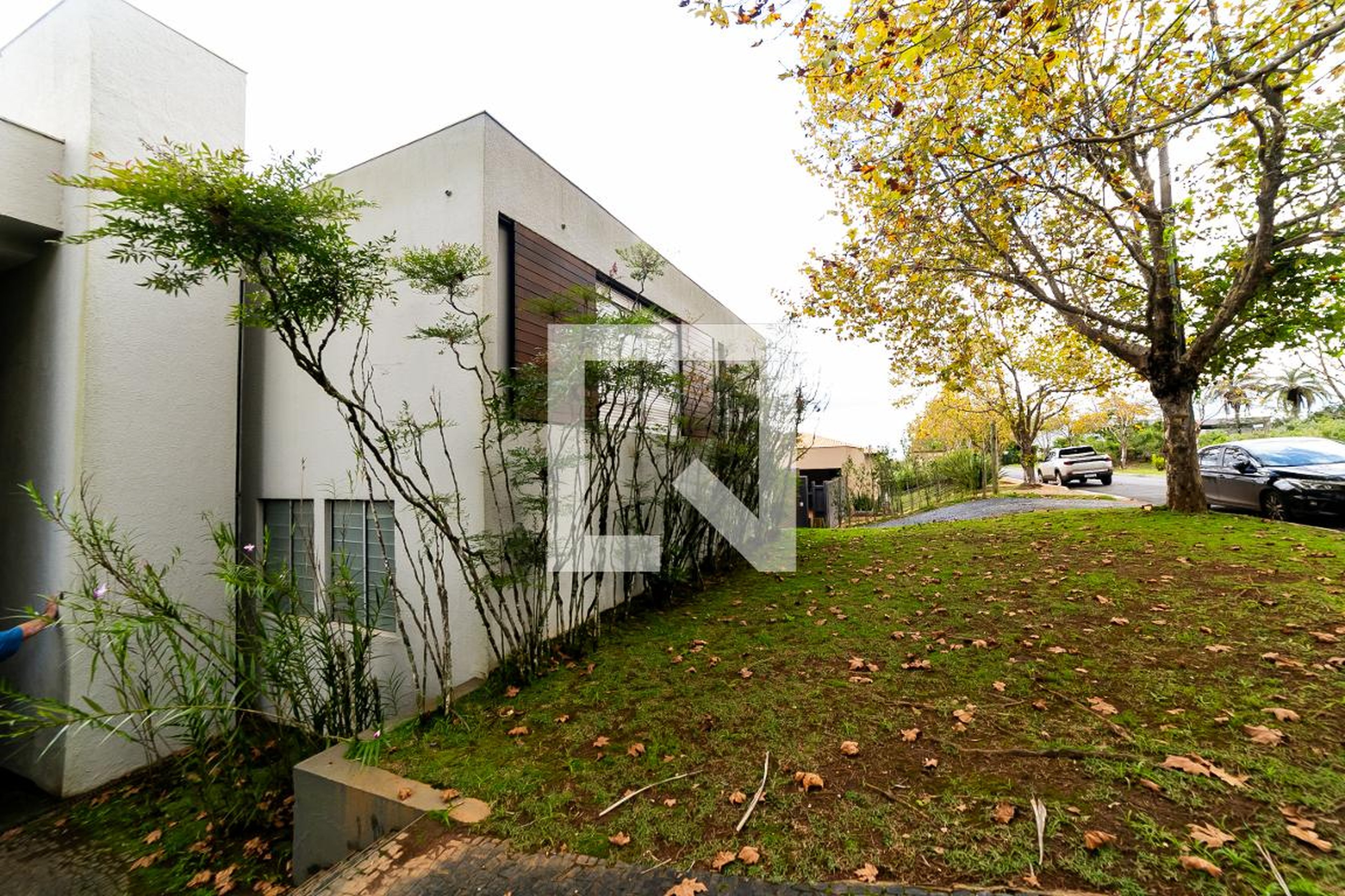 Fachada Condomínio em Rua Plátano, 165