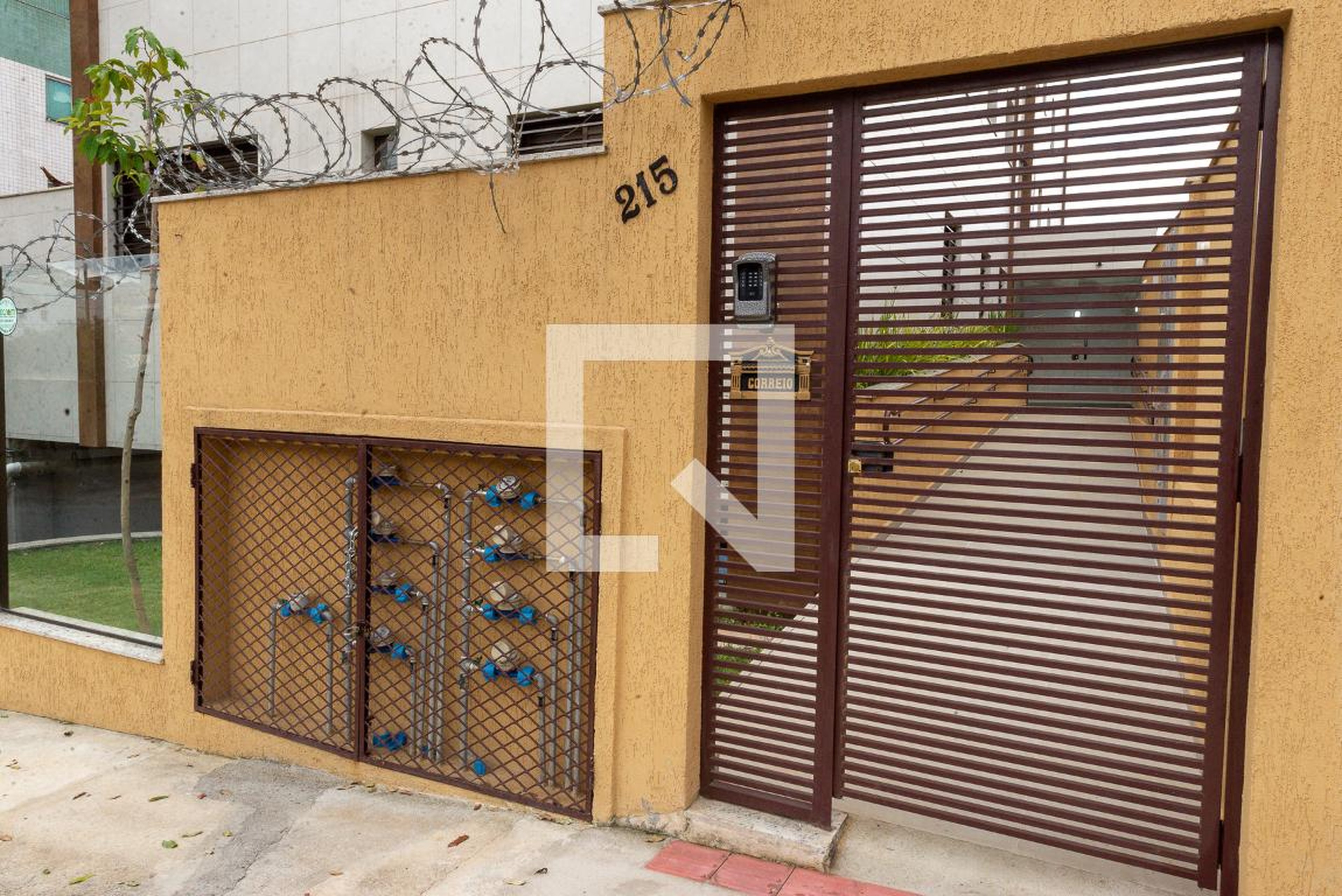 Fachada do Prédio Condomínio em Rua Wups de Oliveira, 215