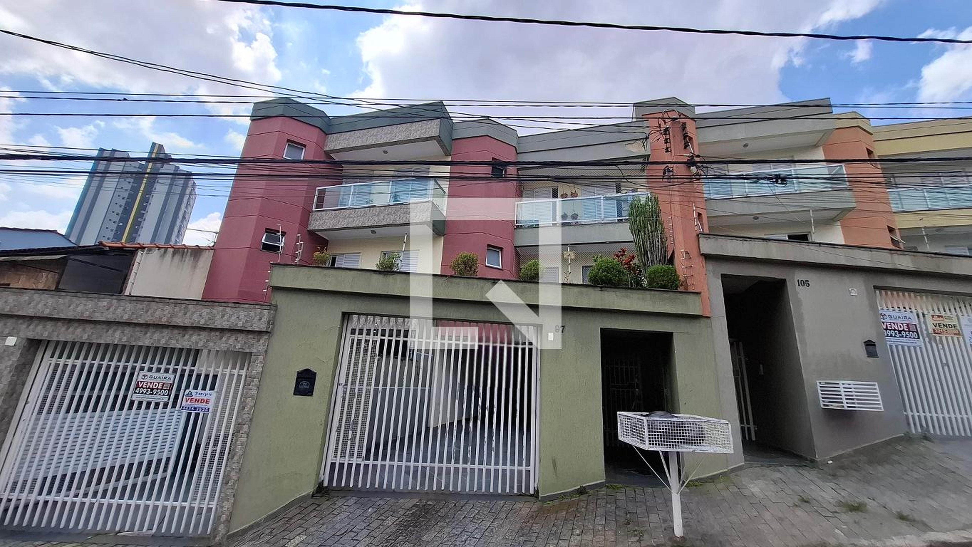 Fachada Condomínio em Rua Alexandre Fleming, 97