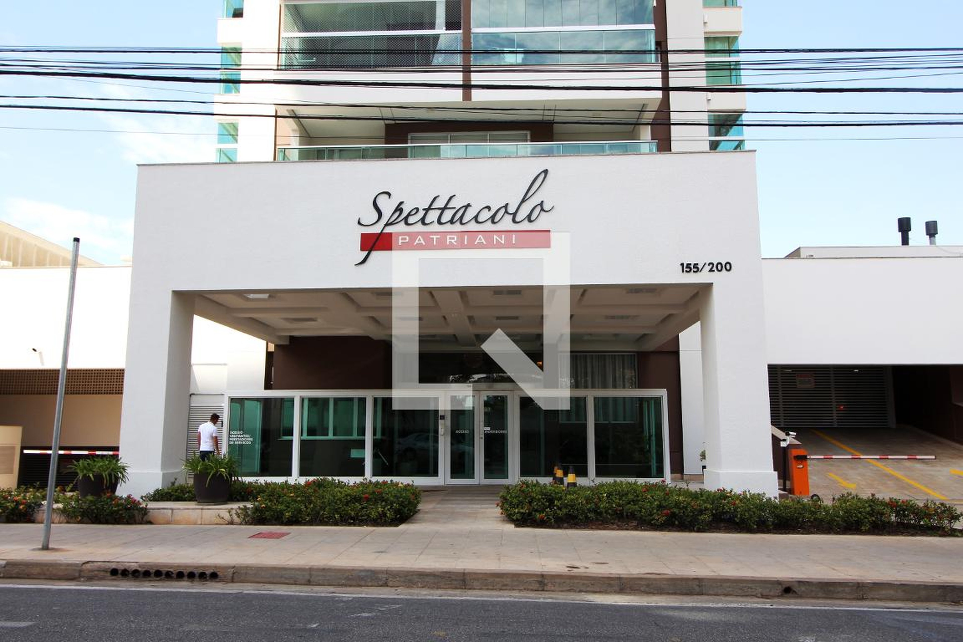 Fachada Condomínio Plaza Madrid