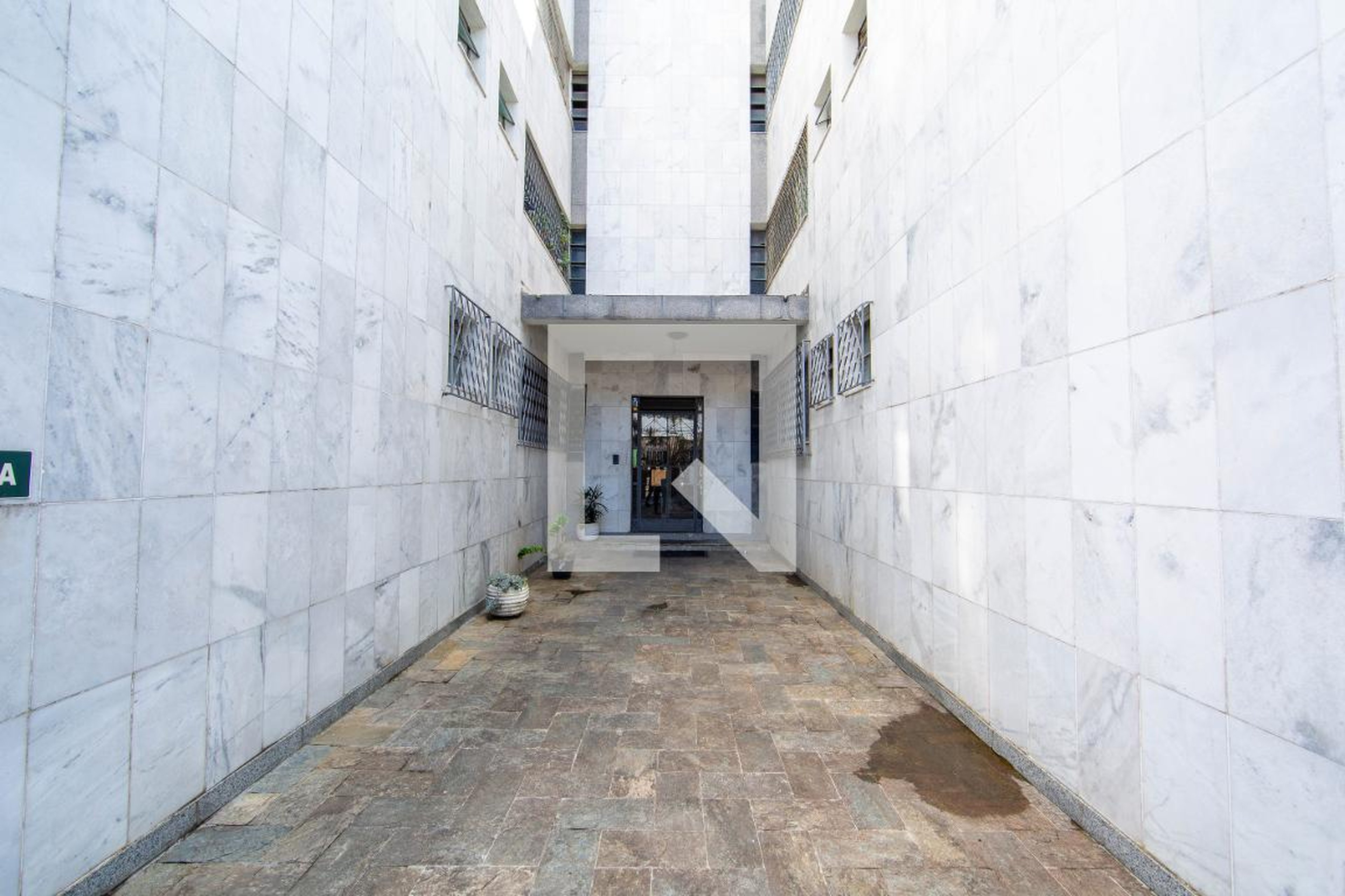 FACHADA Condomínio em Rua Engenheiro Antônio Guerra, 168