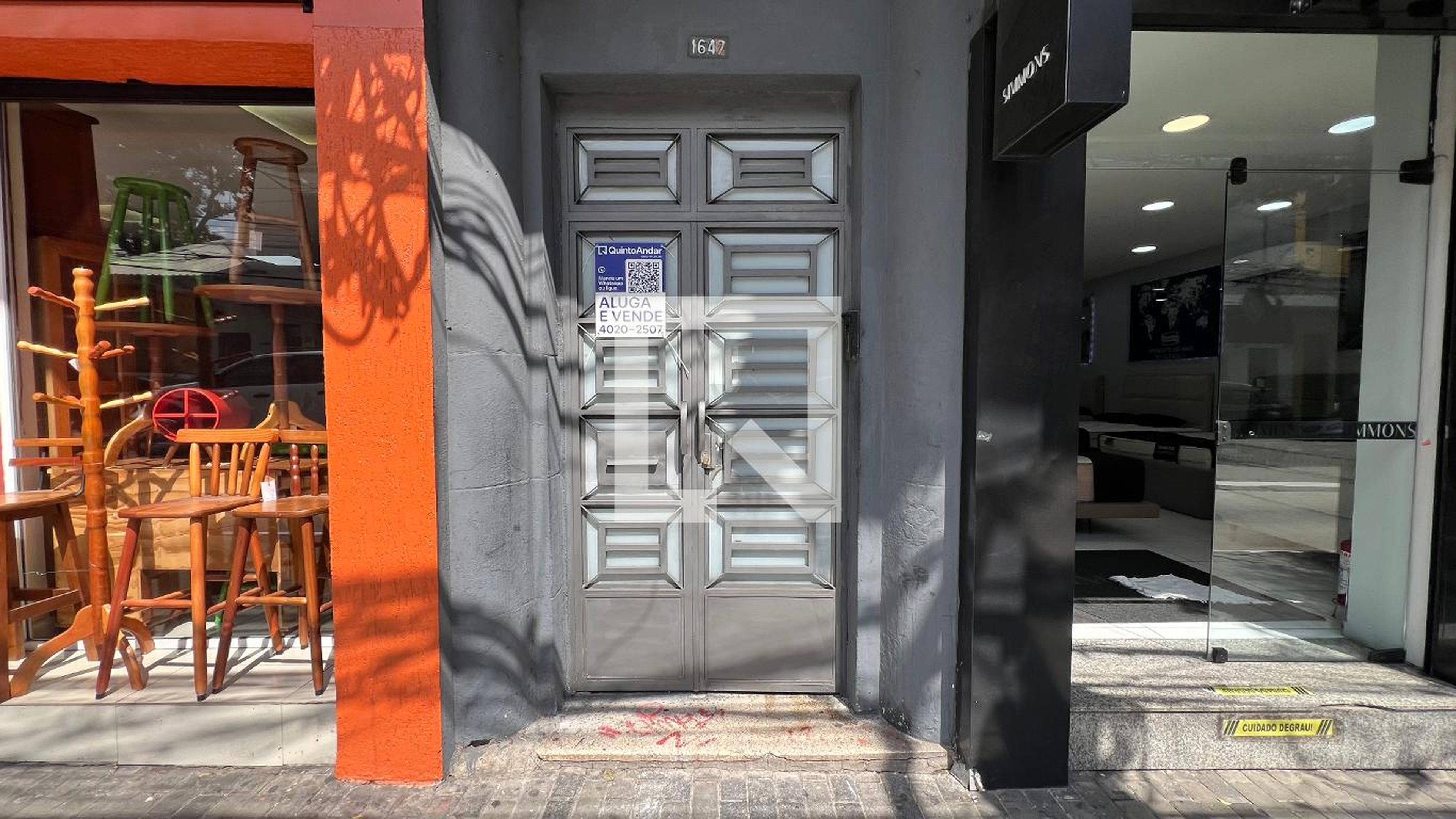 Fachada Condomínio em Rua Teodoro Sampaio, 1647