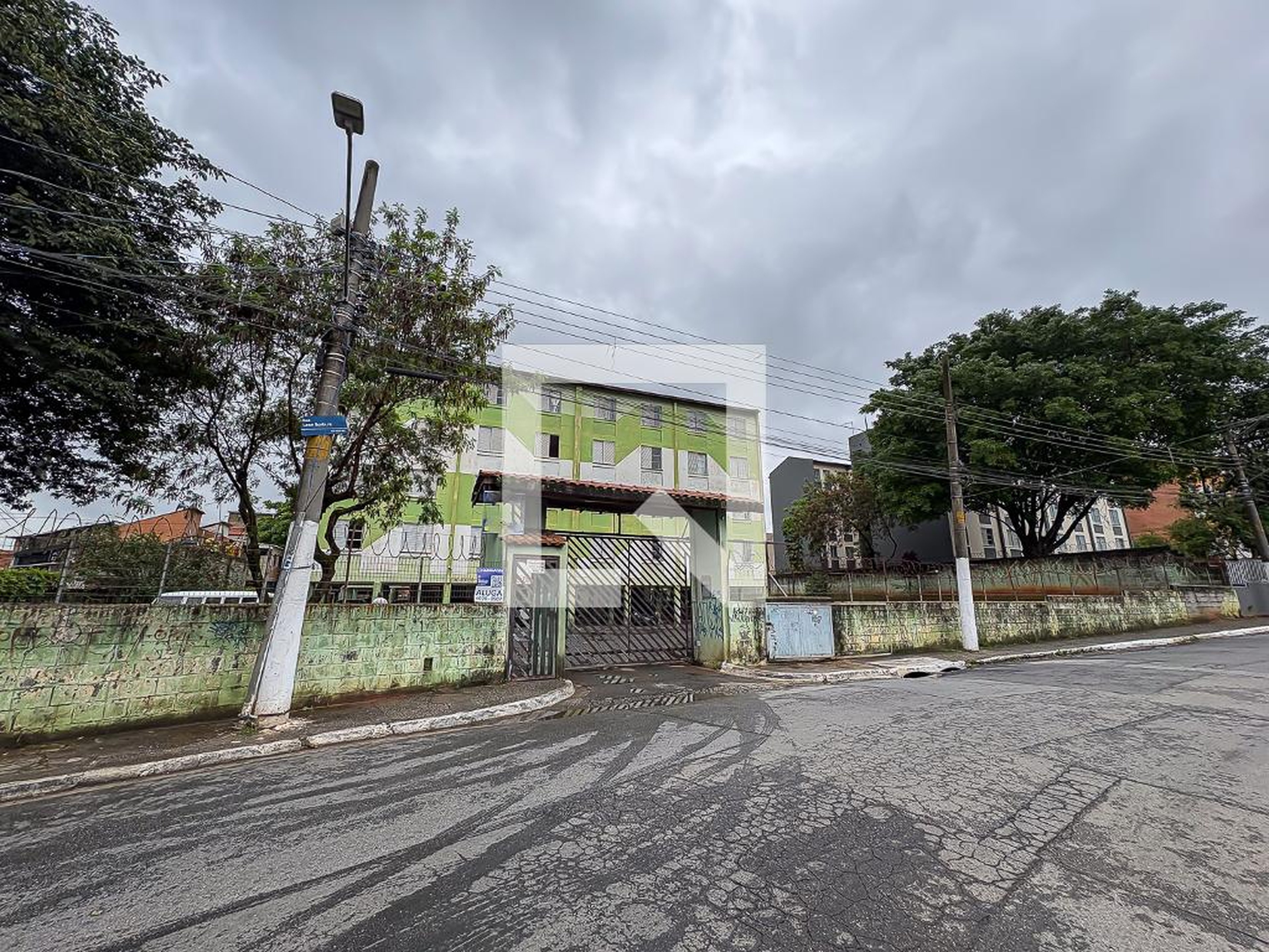 Fachada Condomínio em Rua Leon Burbure, 100