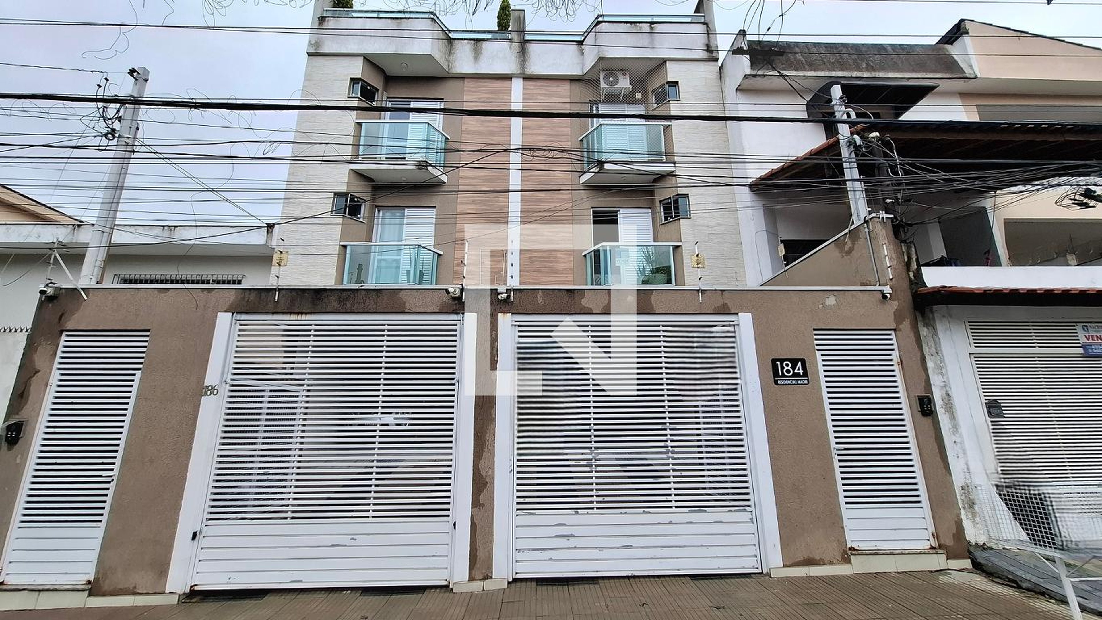Fachada Condomínio em Rua Madri, 184