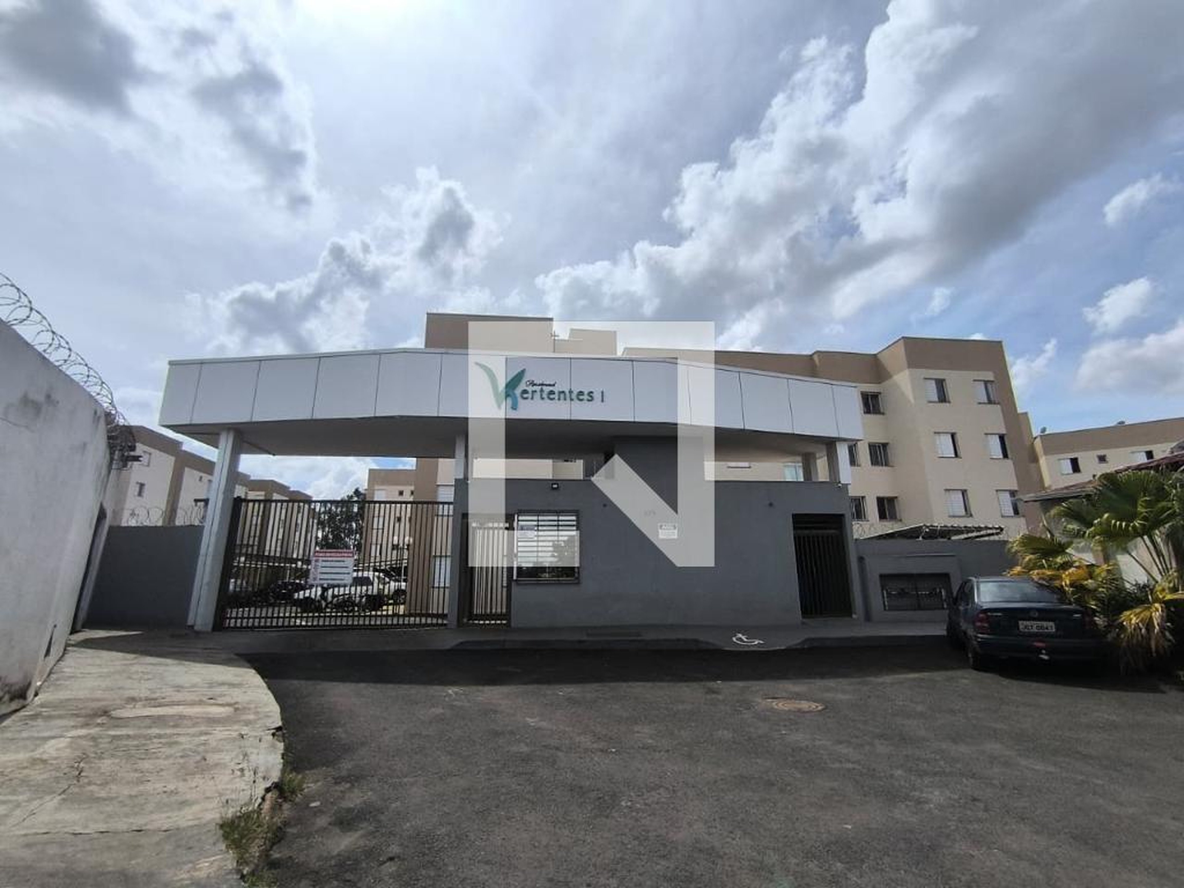 Fachada Condomínio em Rua Roberto Carlos Medeiros, 270