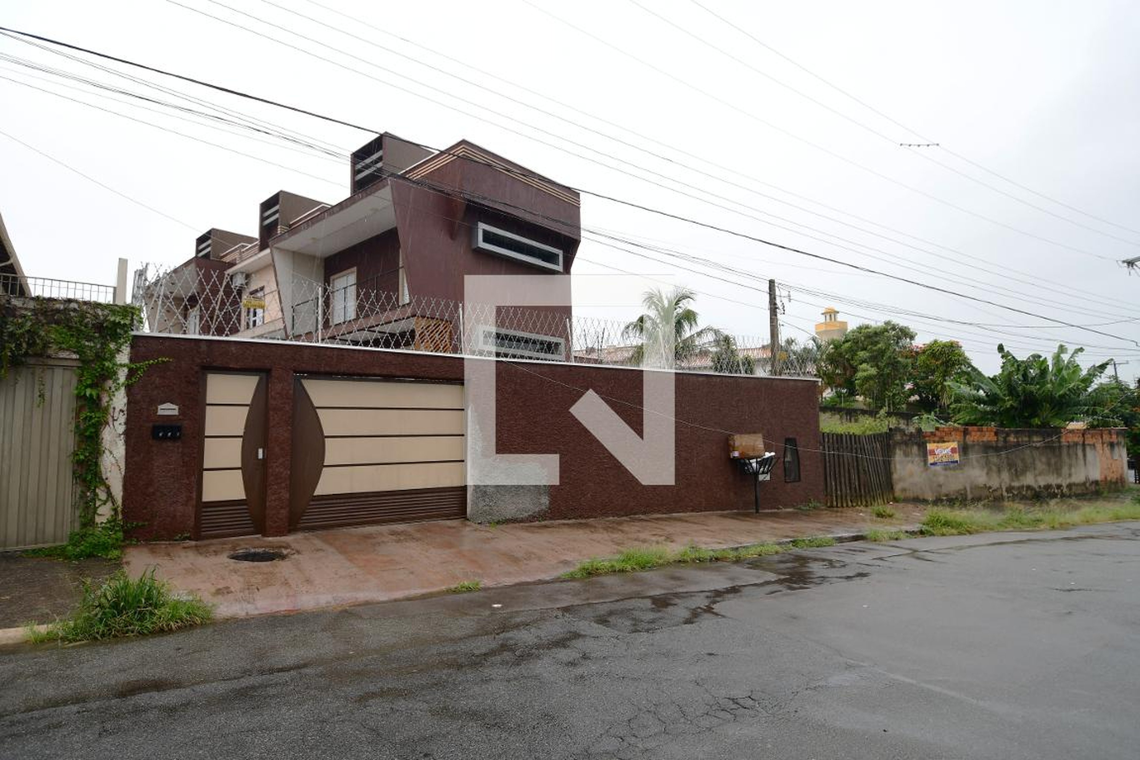 Fachada Condomínio em Rua Rubéns Trefíglio, 493