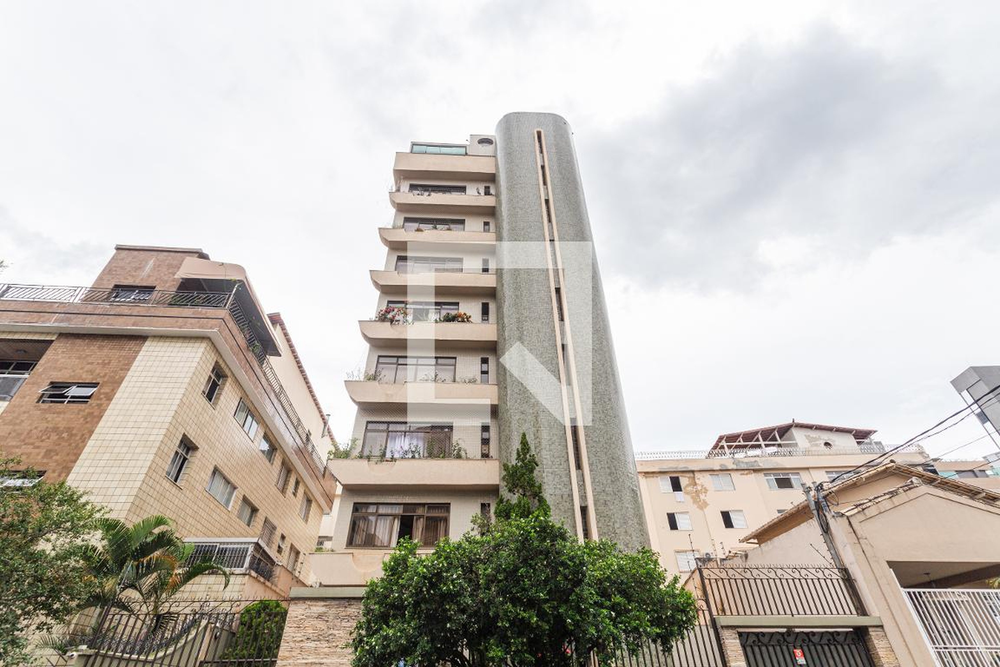 Fachada Condomínio em Rua Irmãos Kenedy, 114