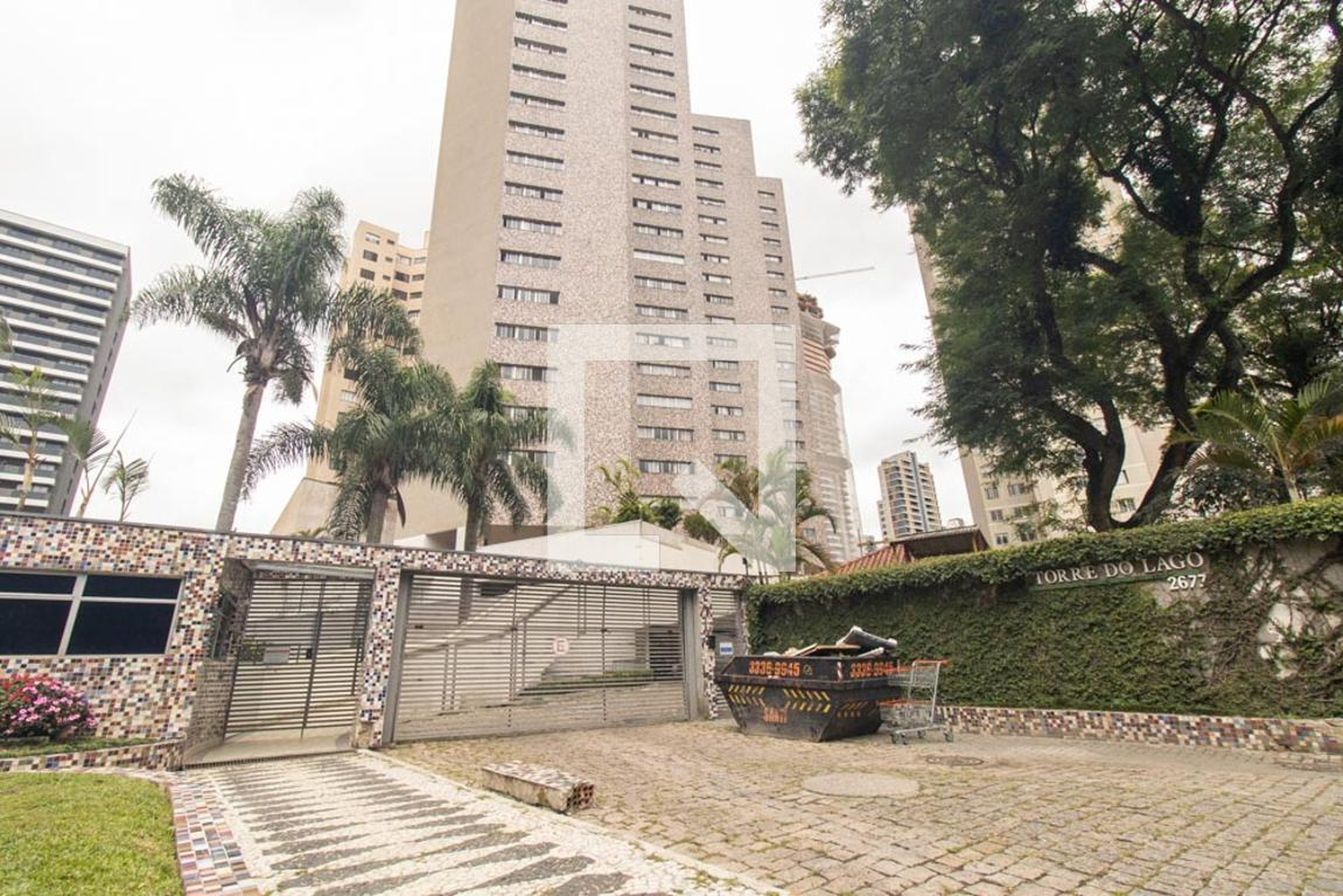 Fachada do Prédio Condomínio em Rua Padre Agostinho, 1502