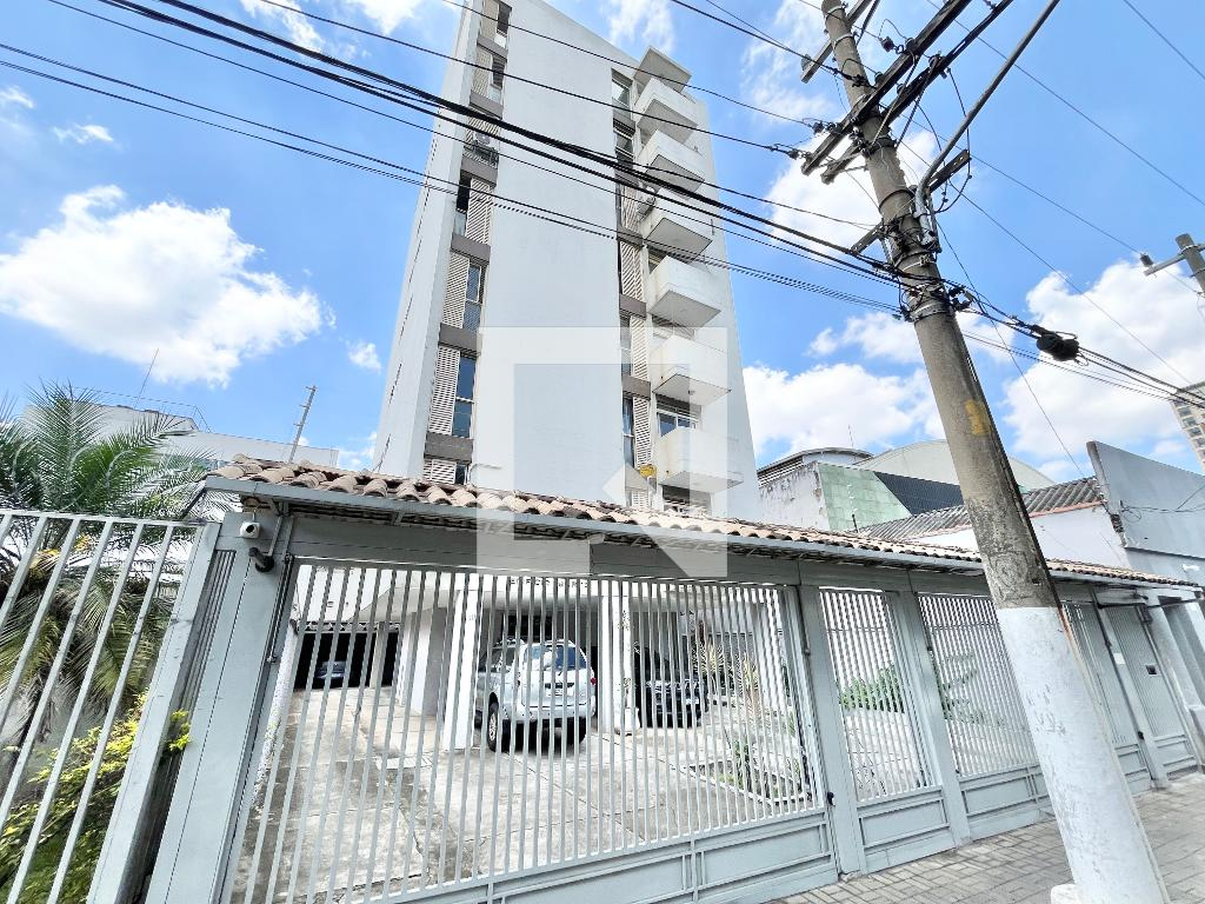 Fachada Condomínio em Viela Serena, 100