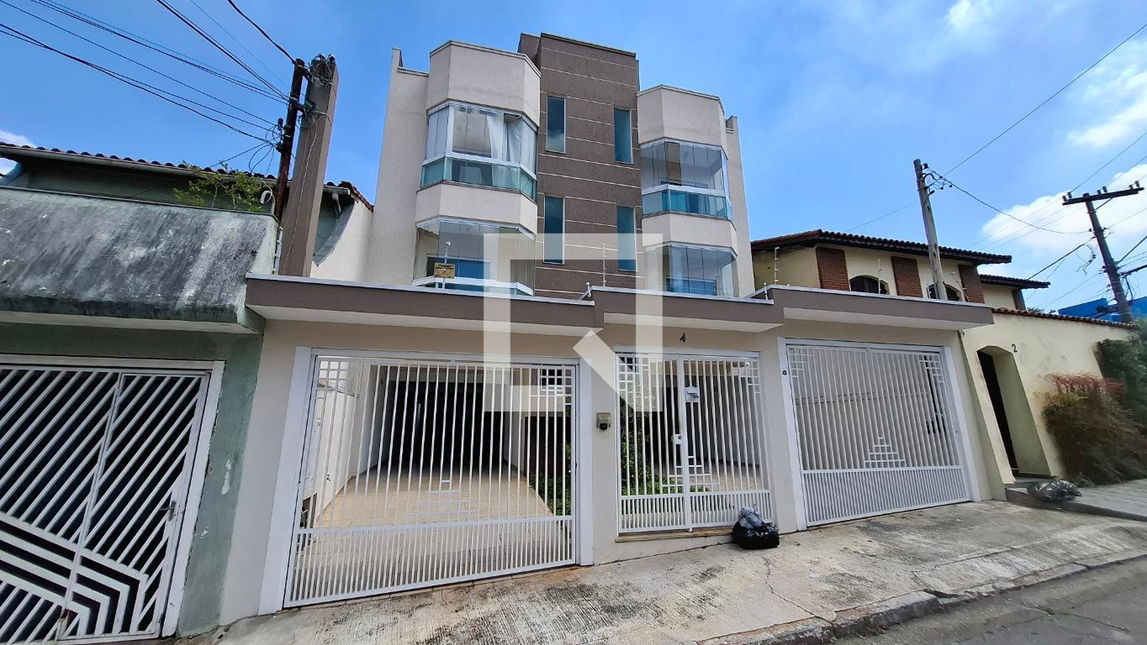 Fachada Condomínio em Rua Piramboia, 4