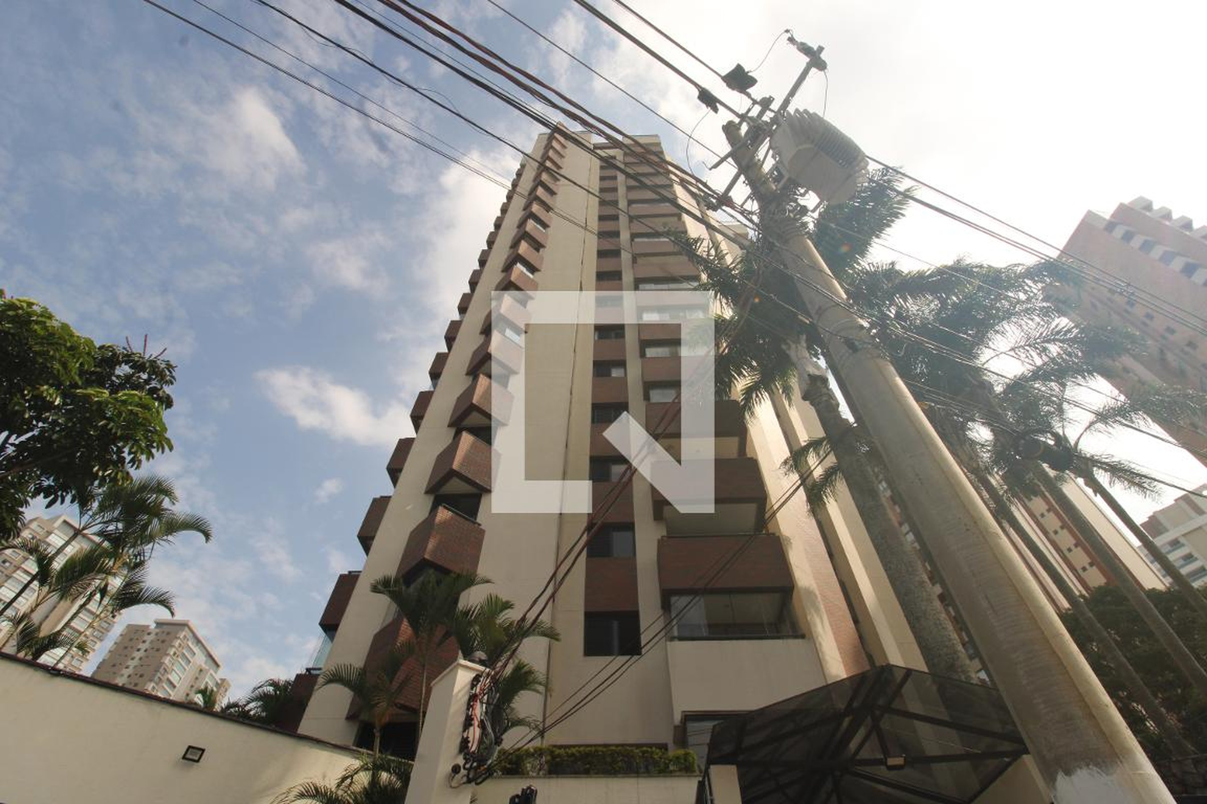 Fachada Condomínio em Rua Pedro Pomponazzi, 821