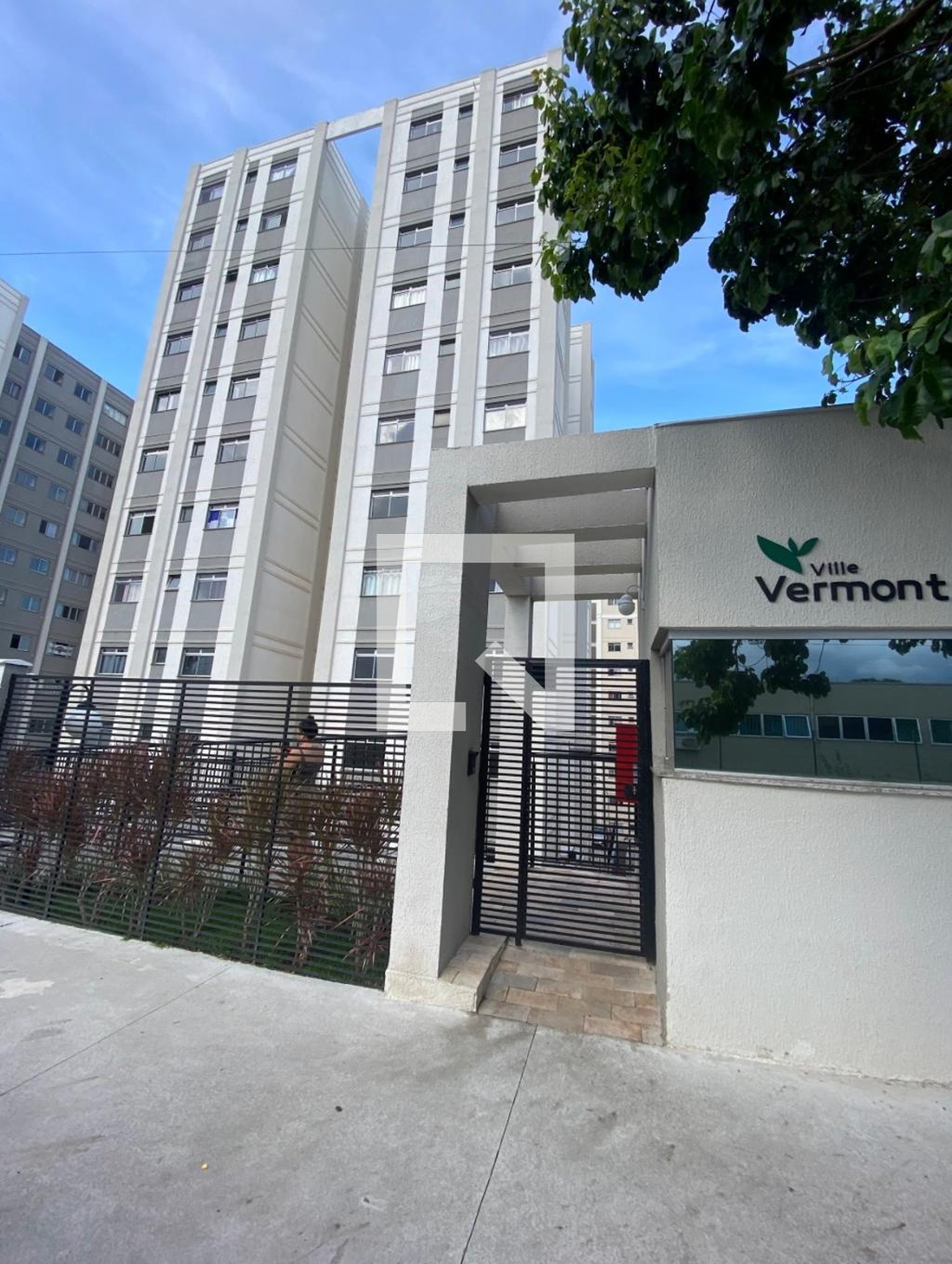 Fachada Condomínio em Rua Emílio Gelmini, 470