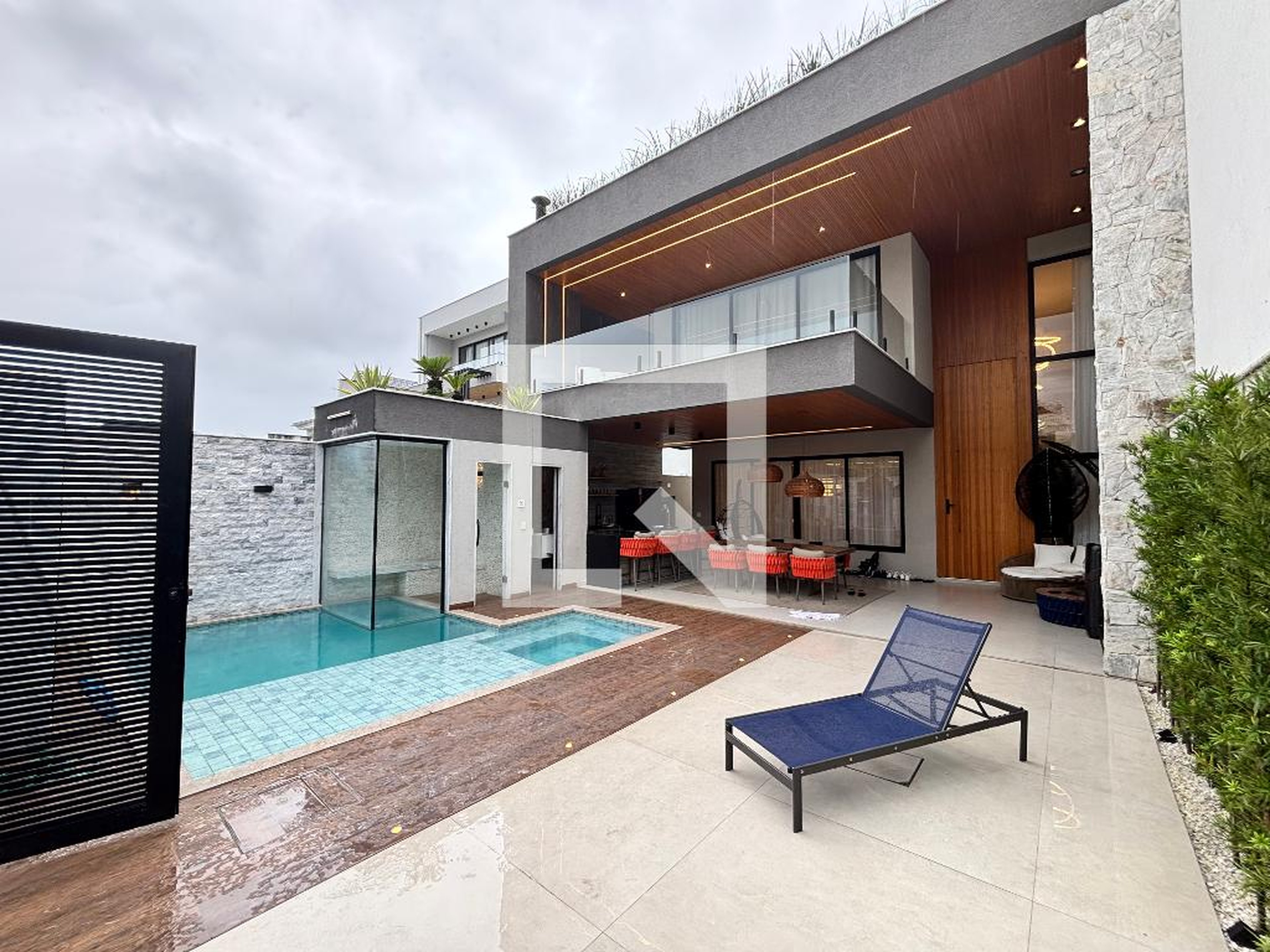 Fachada Condomínio em Estrada Vereador Alceu de Carvalho, 664