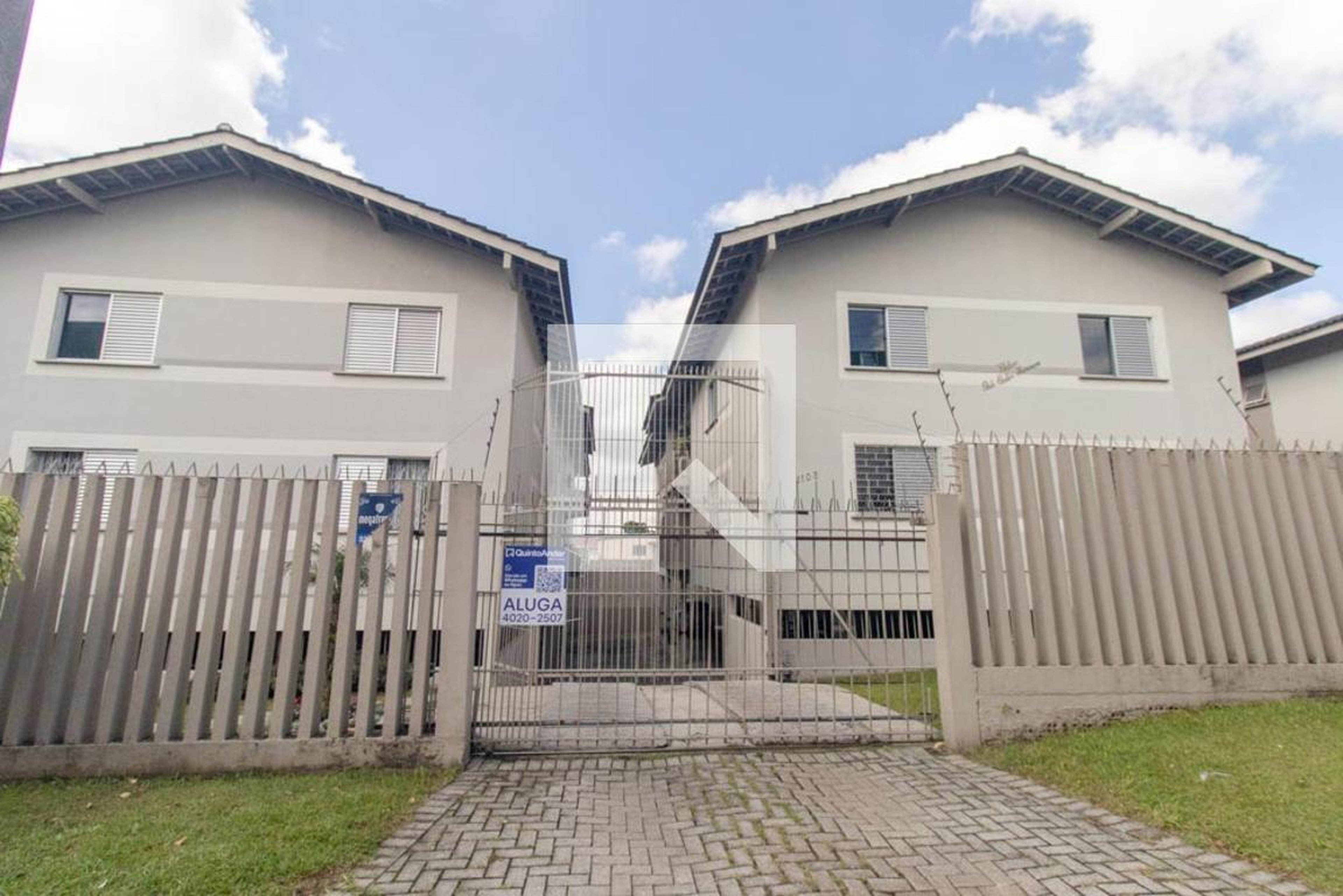 Fachada Condomínio em Rua Lamenha Lins, 2847