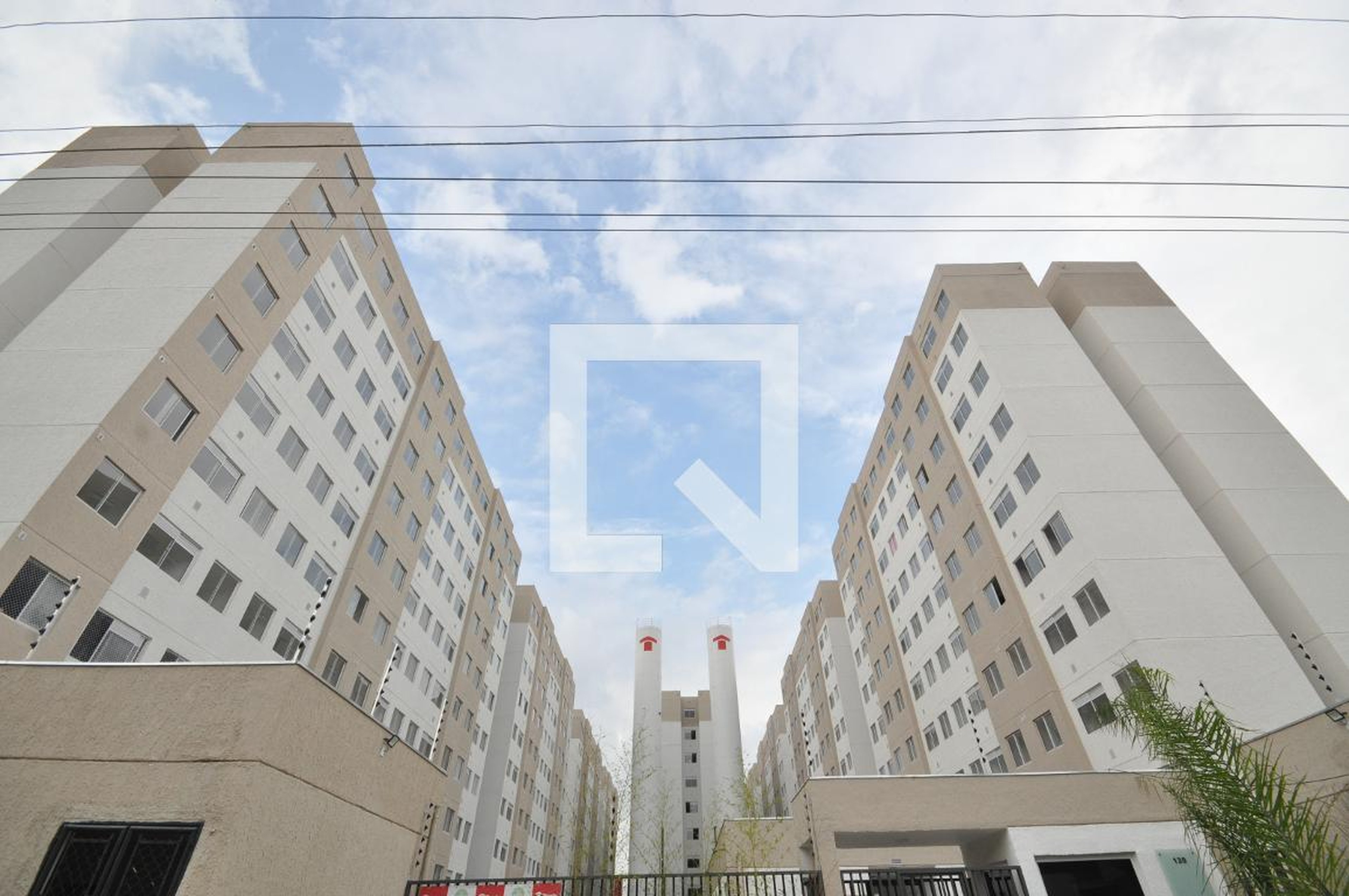 Fachada Condomínio em Rua Terceiro-Sargento Noraldino Rosa dos Santos, 130