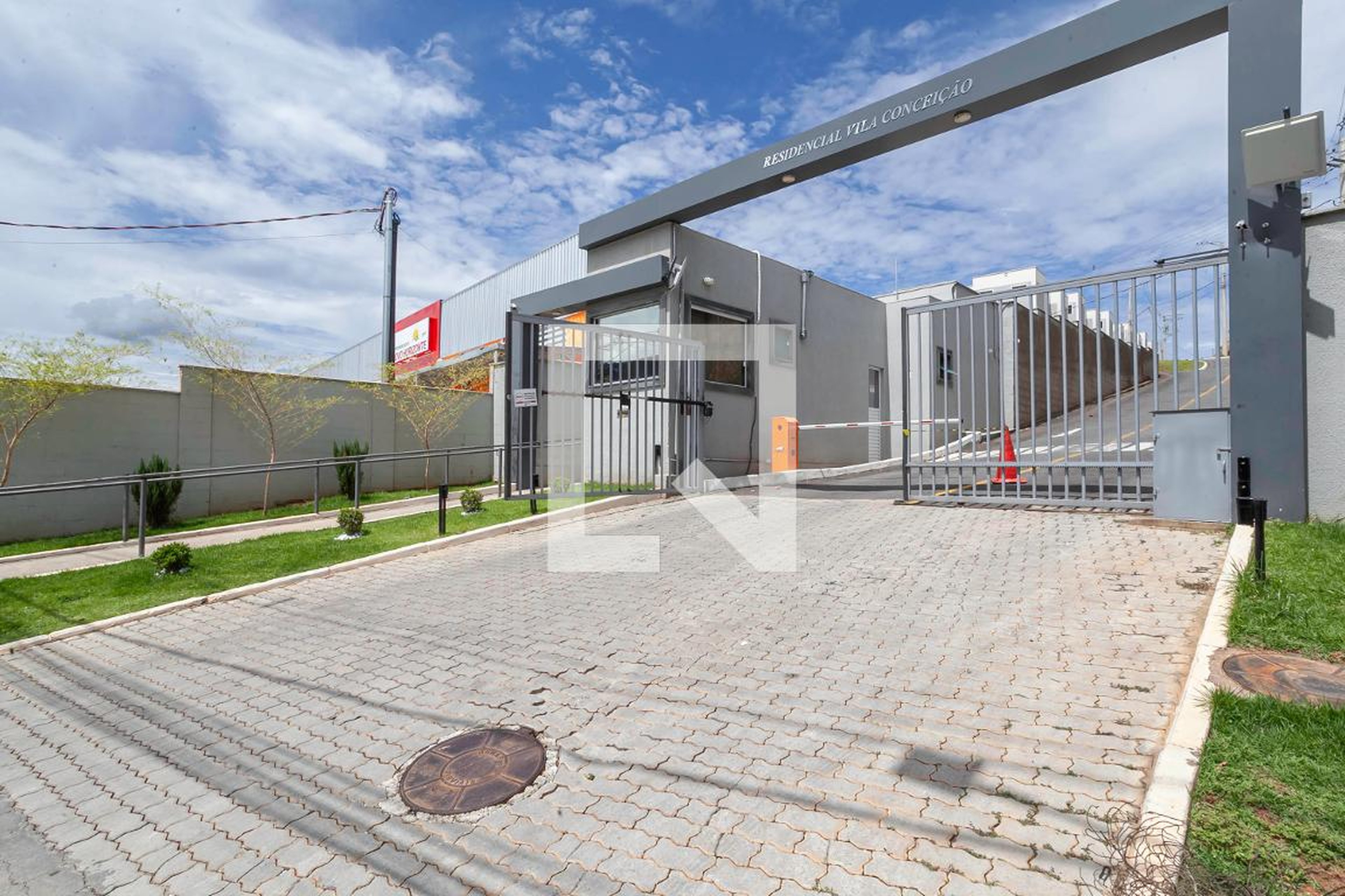 Fachada do condomínio Condomínio em Rua Monte Castelo, 559