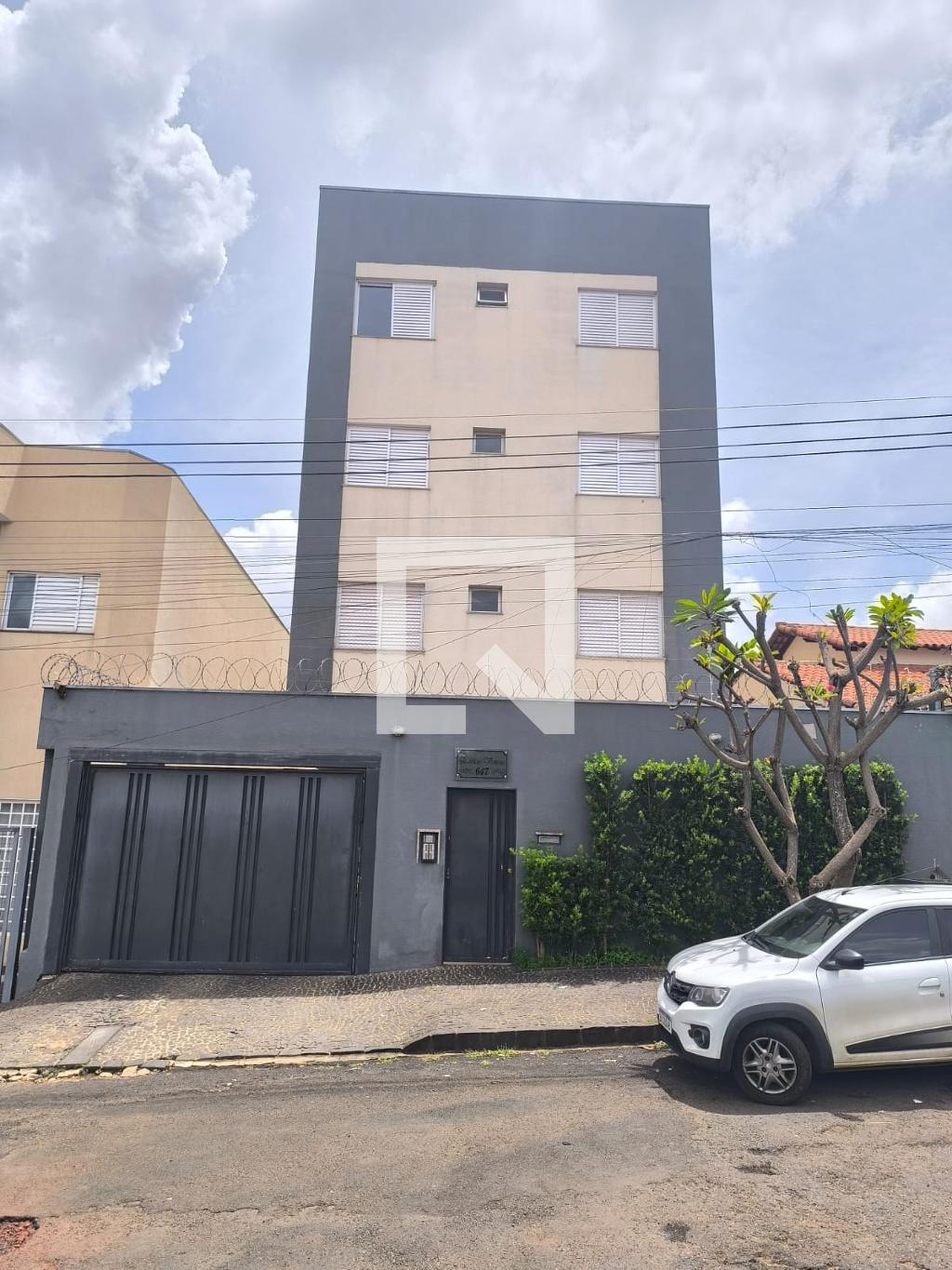 Fachada Condomínio em Rua Porongaba, 647