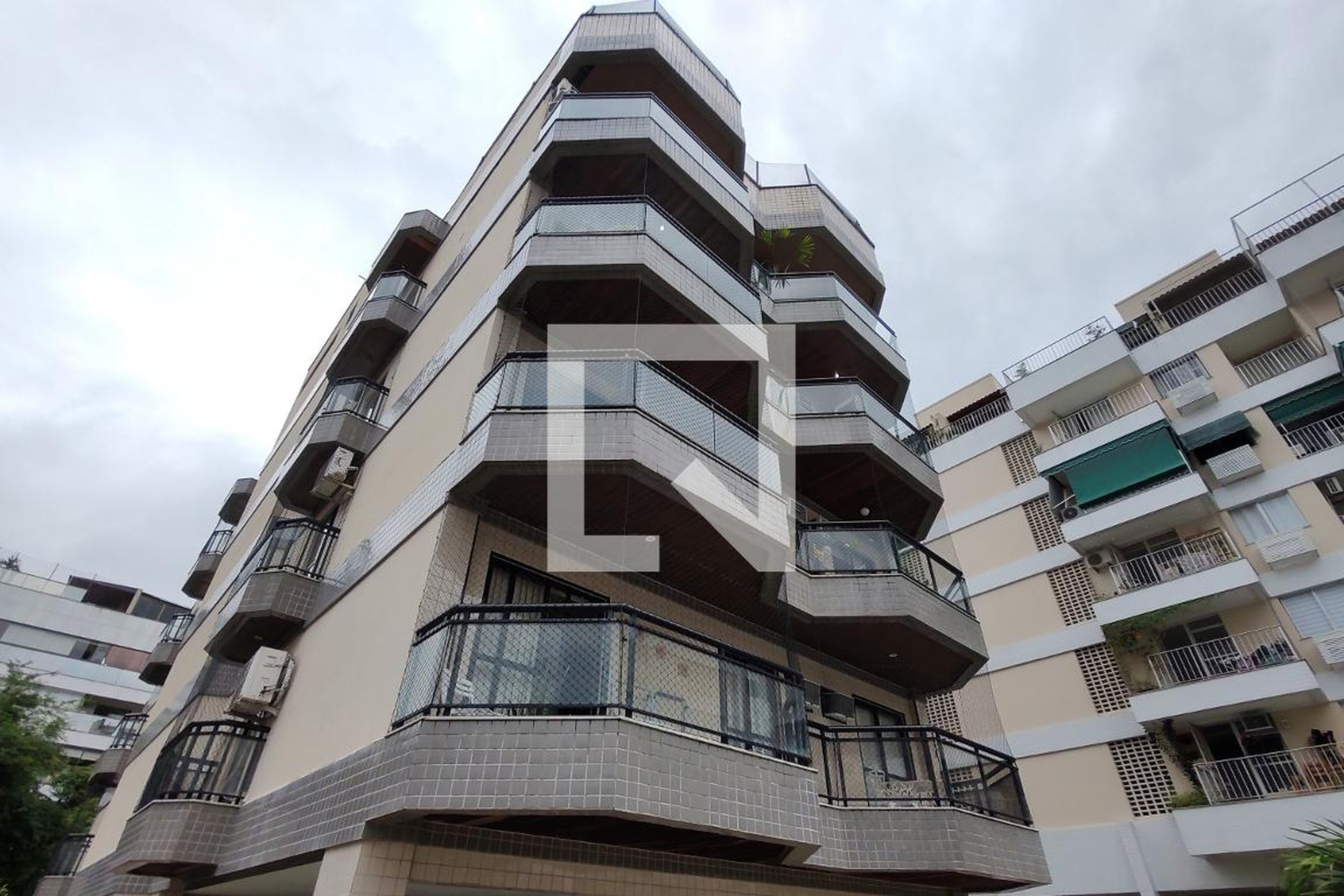 Fachada do Prédio Condomínio em Rua Ituverava, 721