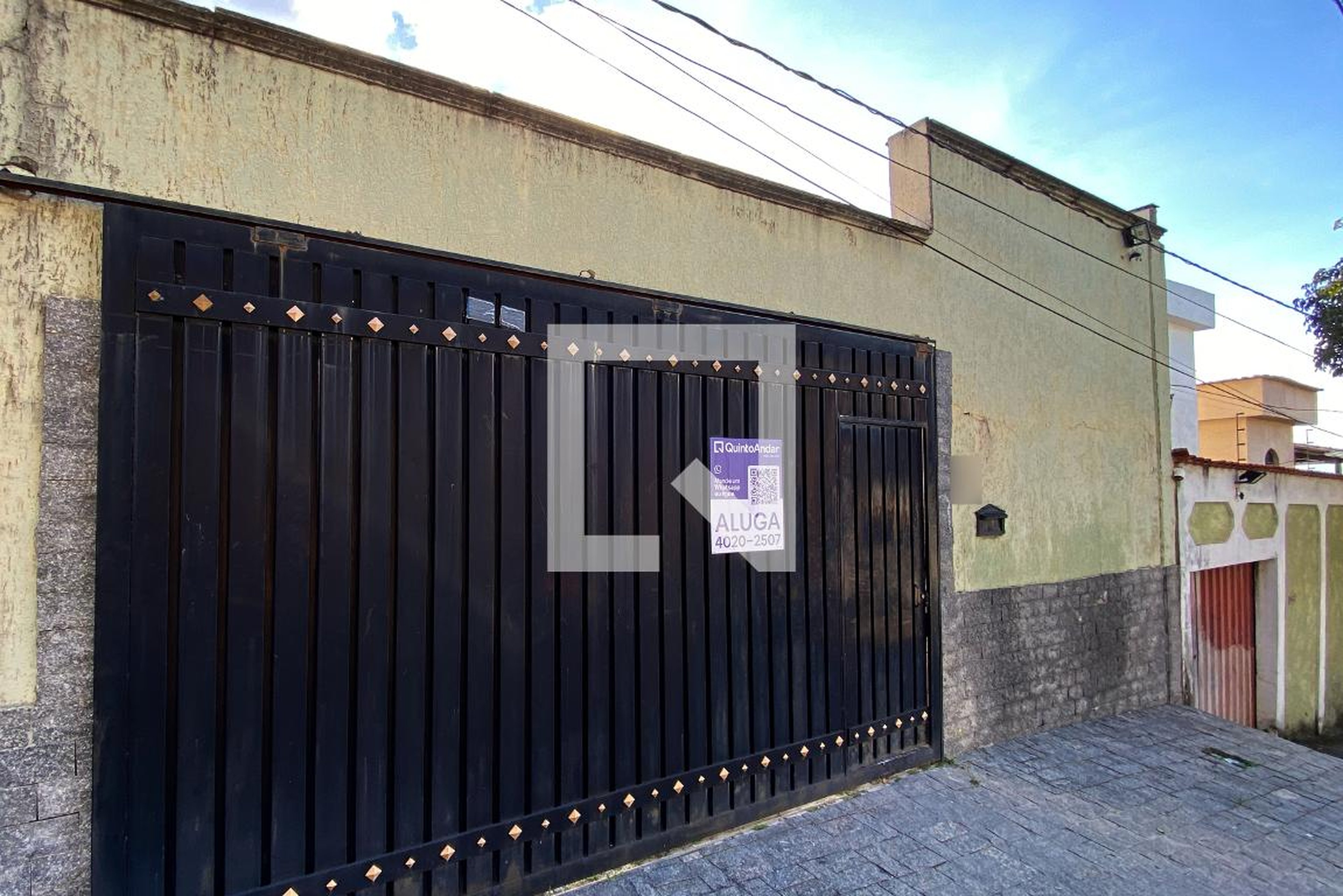 Fachada Condomínio em Rua Santo Cecílio, 22