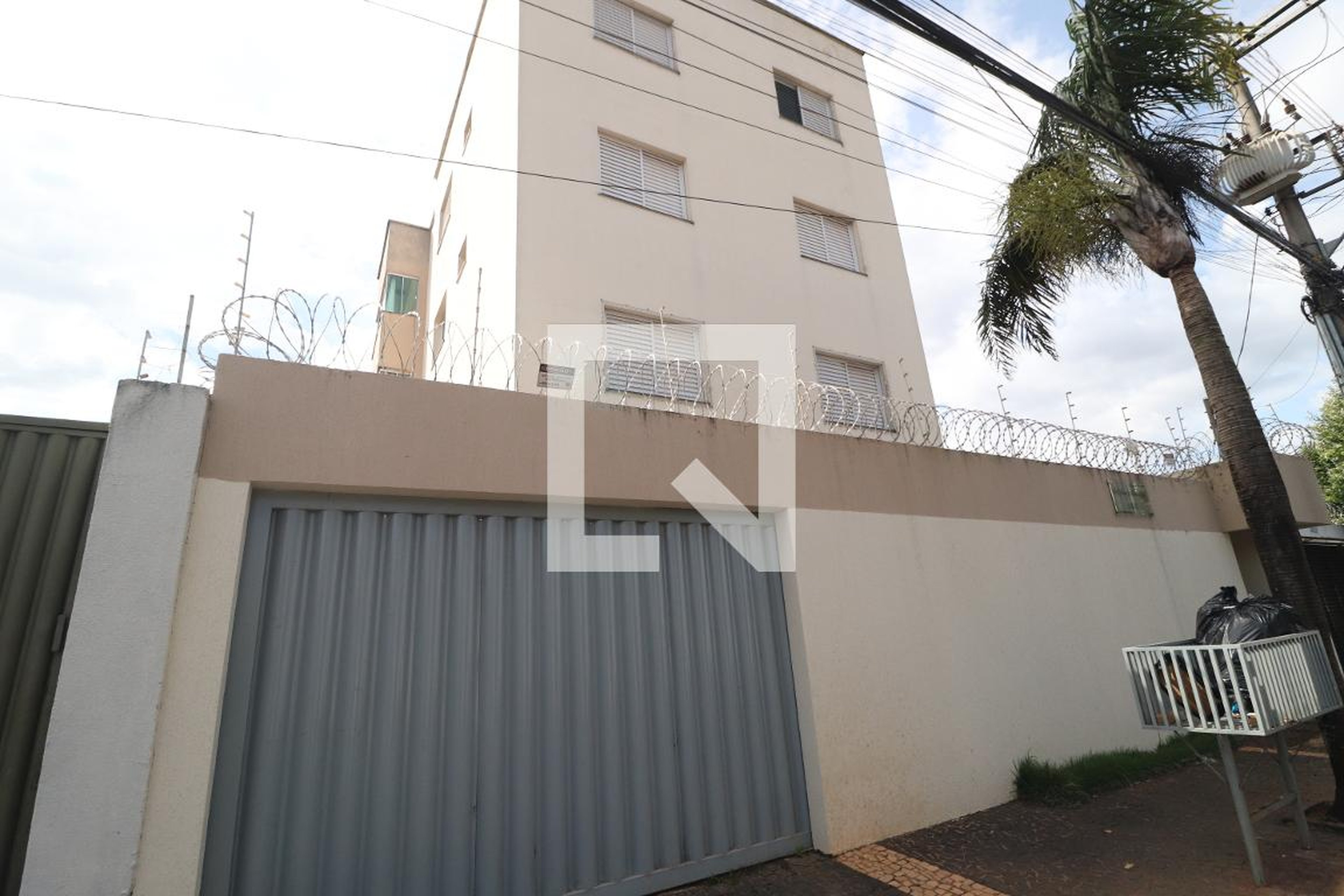 Fachada do Prédio Condomínio em Rua Lourdes de Carvalho, 1355