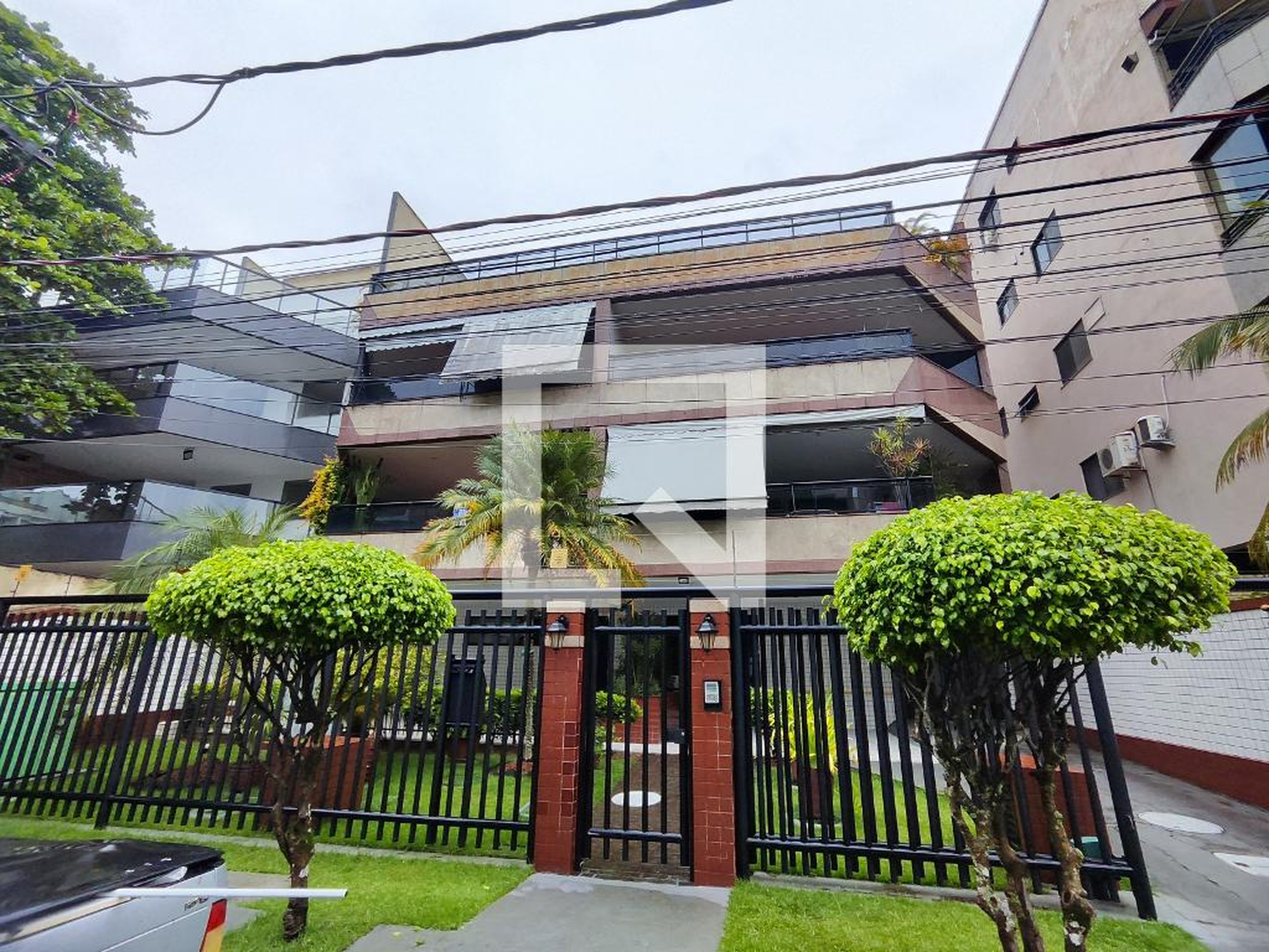 Fachada Condomínio em Rua George Cabral, 26