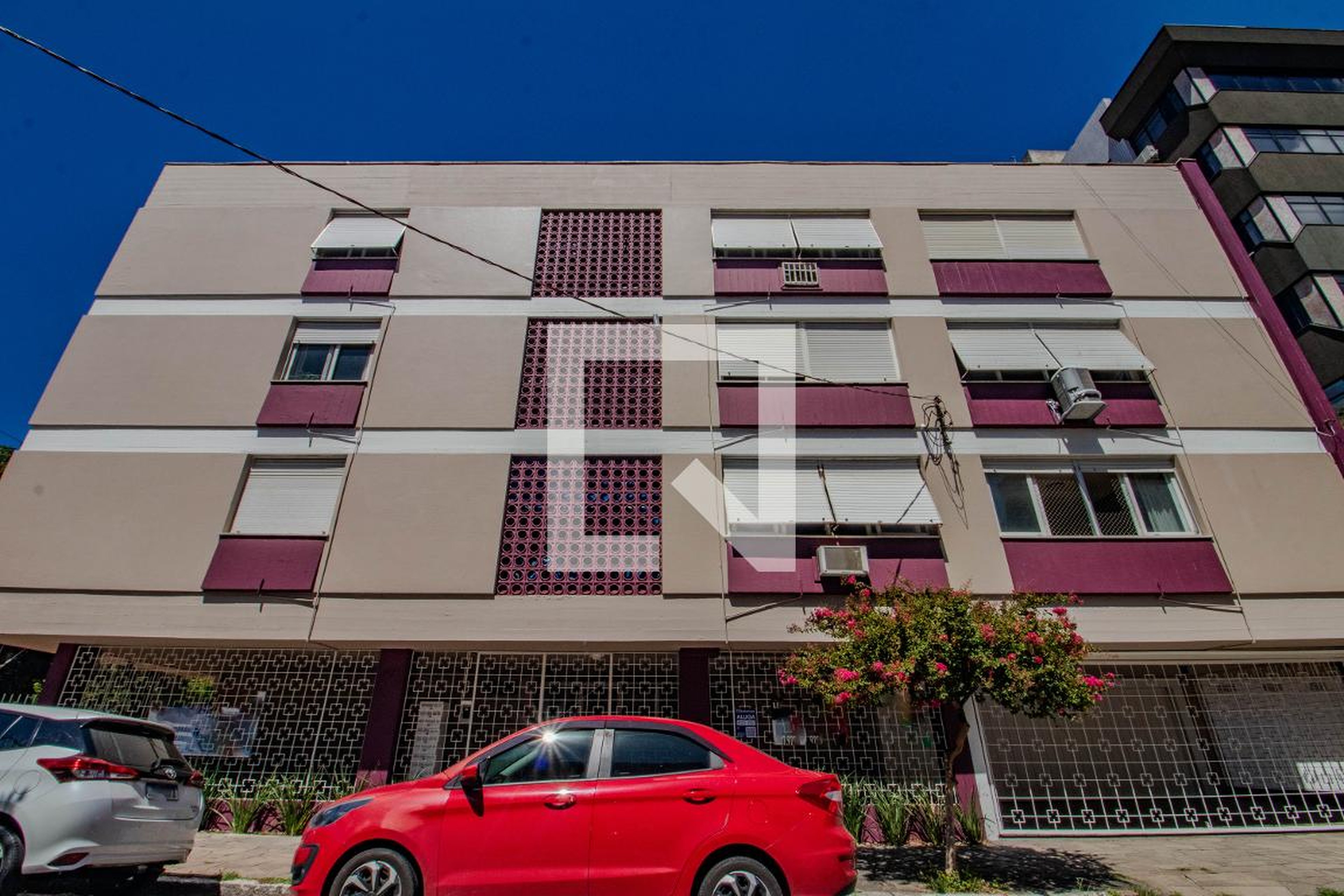 Fachada Condomínio em Rua César Lombroso, 77