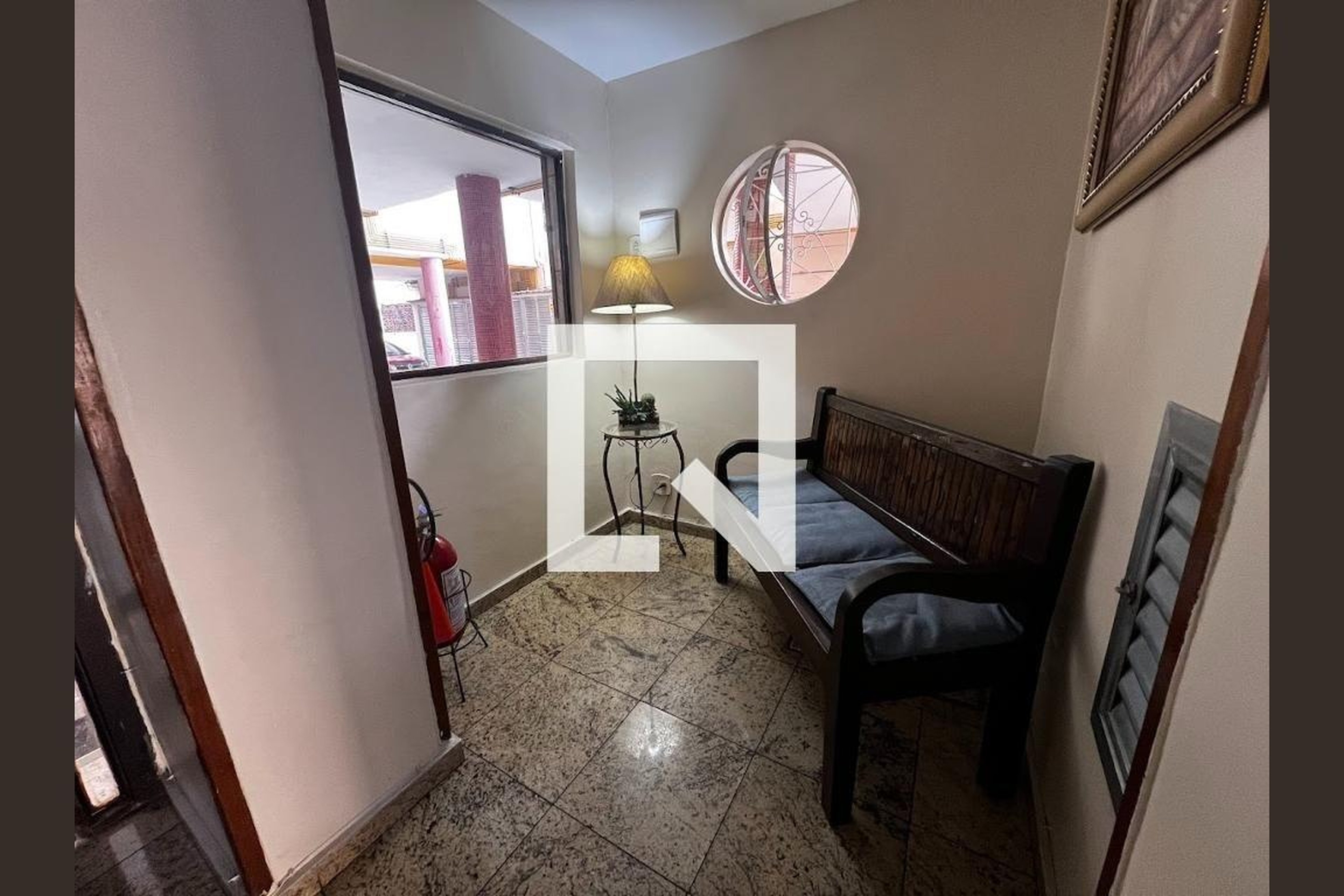 Hall - Martins de Oliveira