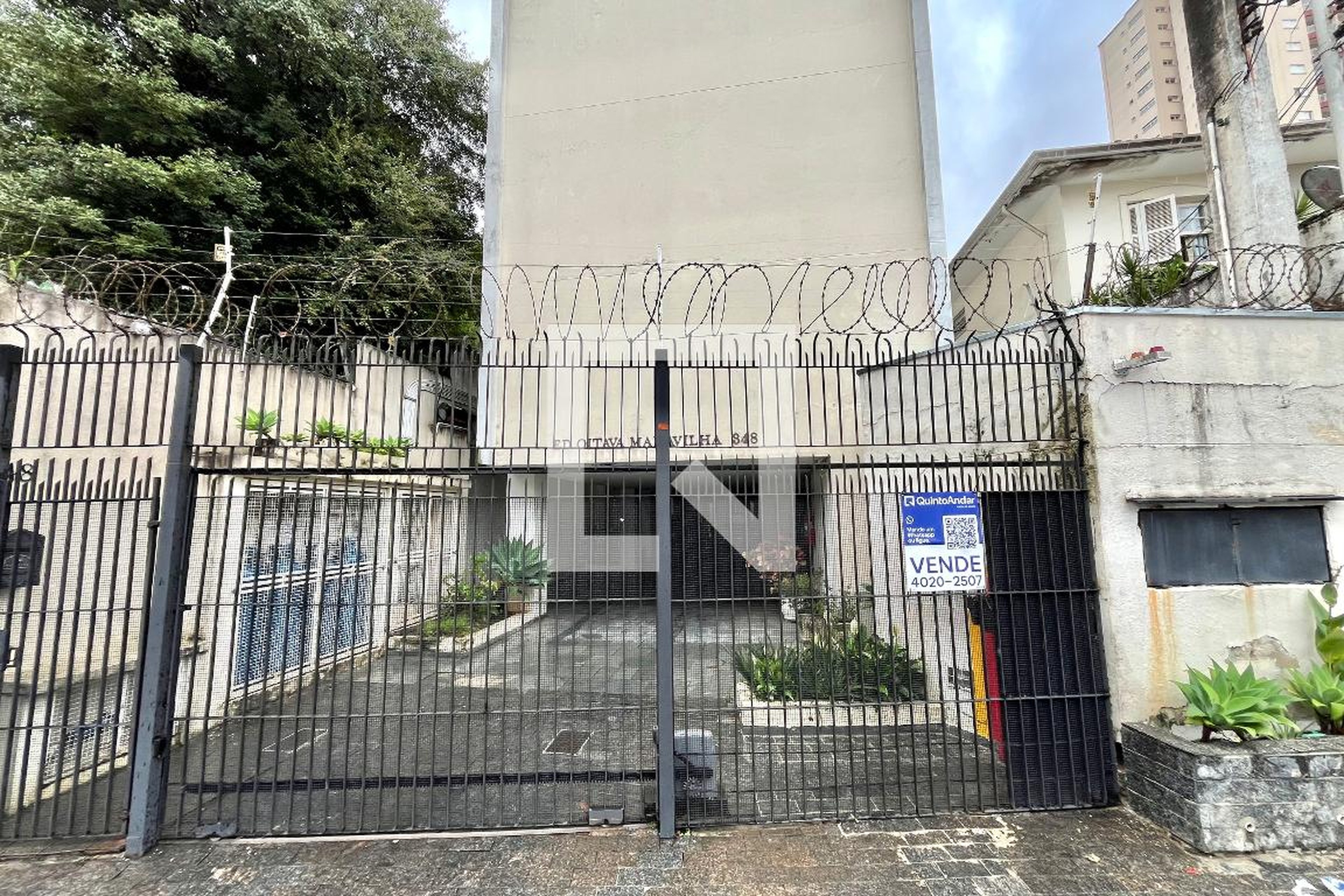 Fachada Condomínio em Rua Gastão da Cunha, 487